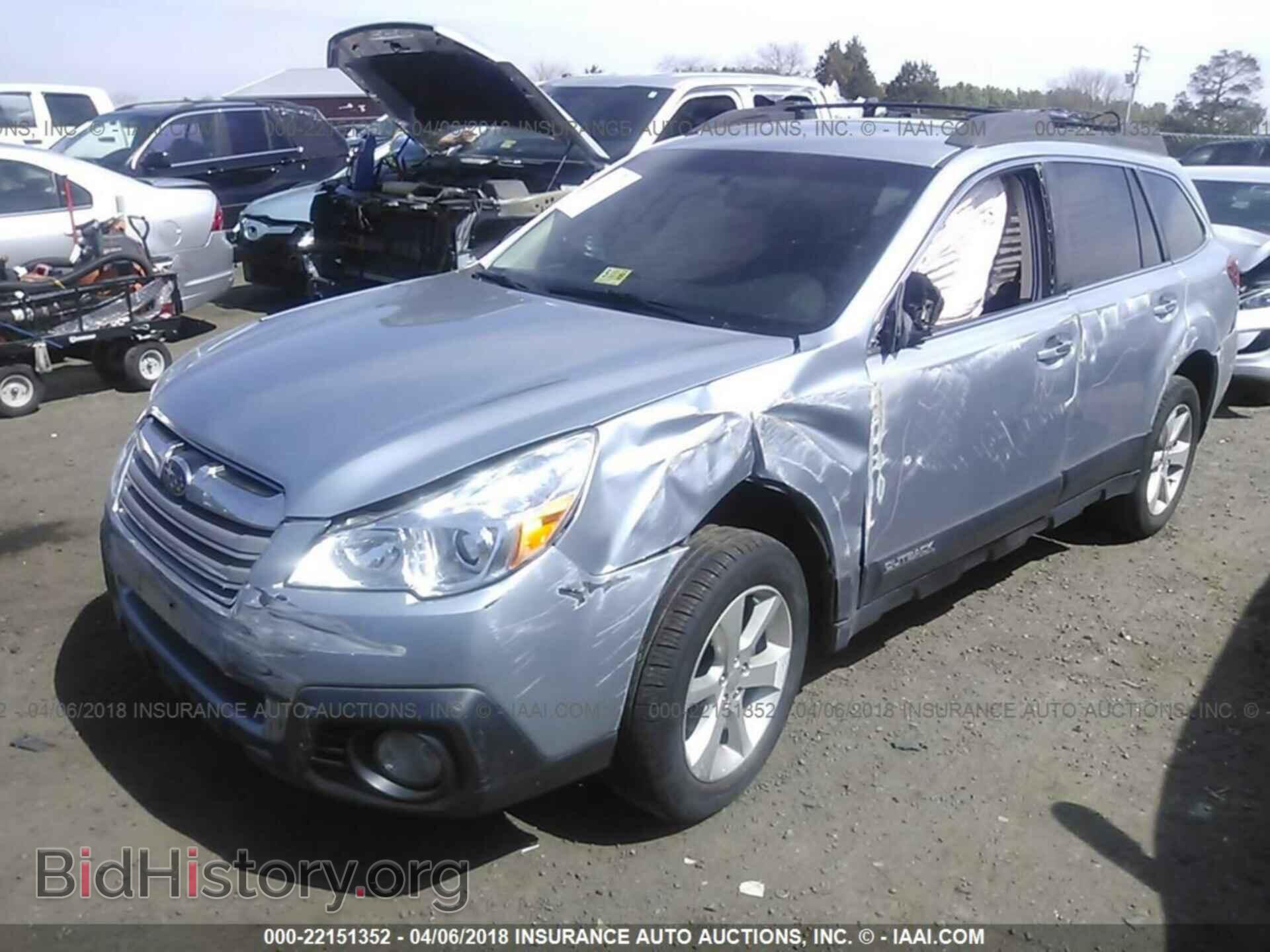 2014 Subaru Outback - VIN: 4S4BRBCC4E3304093 - Фото 2