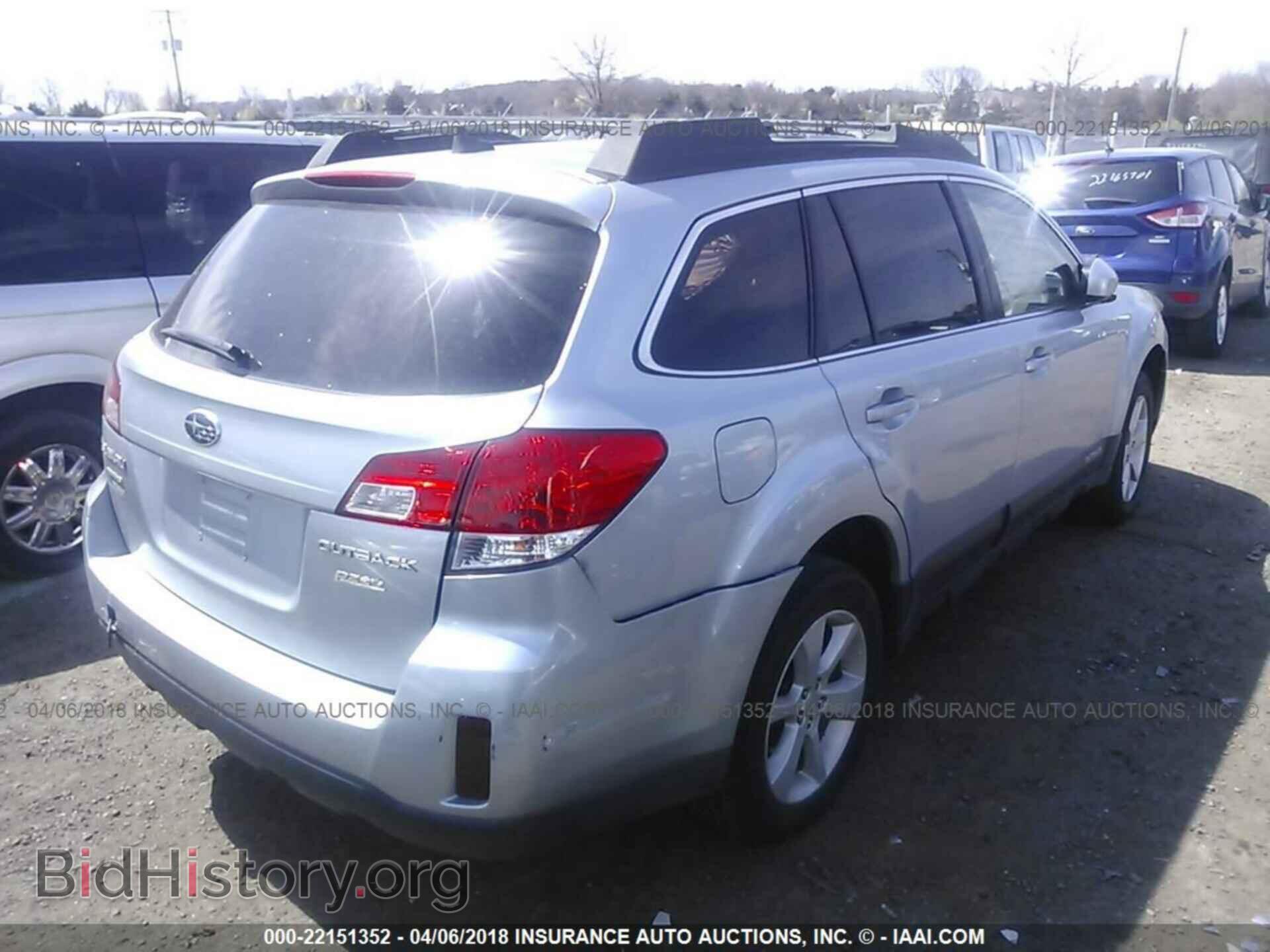 2014 Subaru Outback - VIN: 4S4BRBCC4E3304093 - Фото 4