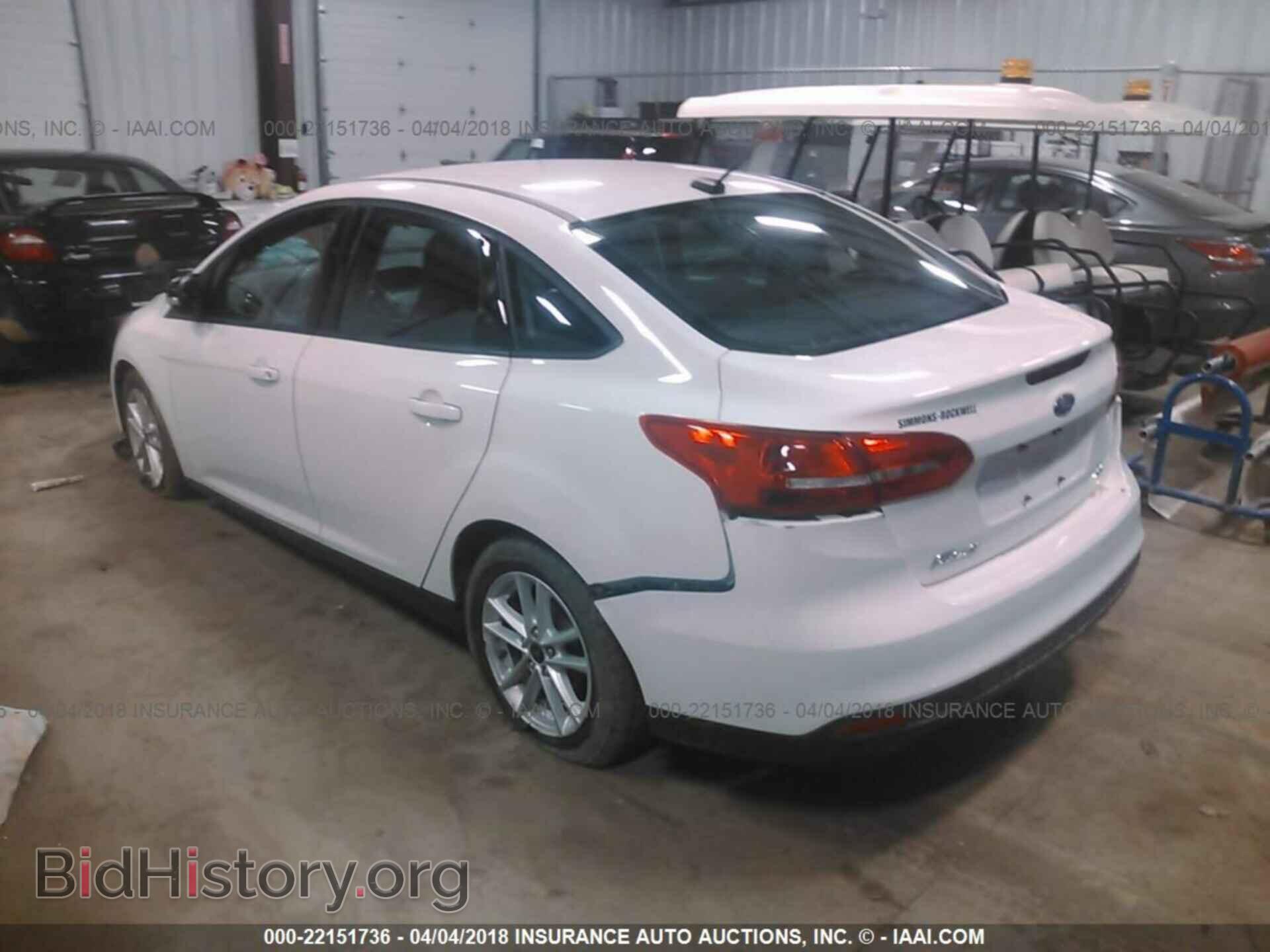 2016 Ford Focus - VIN: 1FADP3F26GL375834 - Photo 3