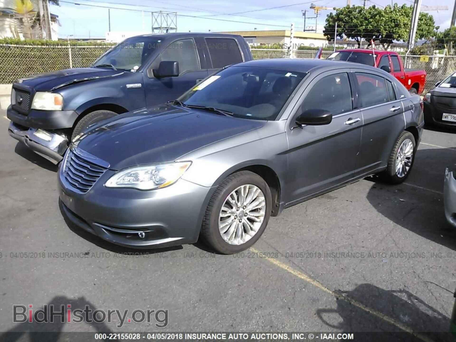 2011 Chrysler 200 - VIN: 1C3BC2FB2BN600694 - Photo 2