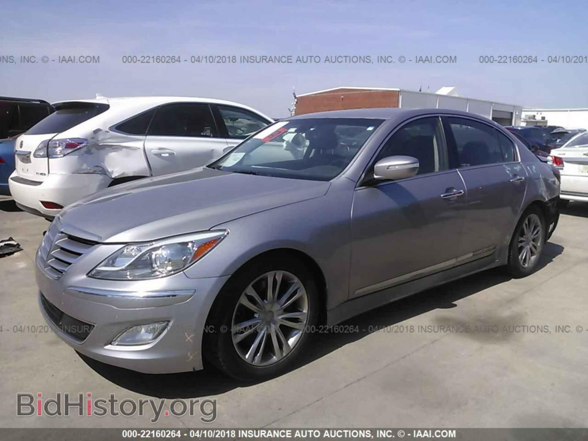 2012 Hyundai Genesis - VIN: KMHGC4DF0CU168192 - Фото 2