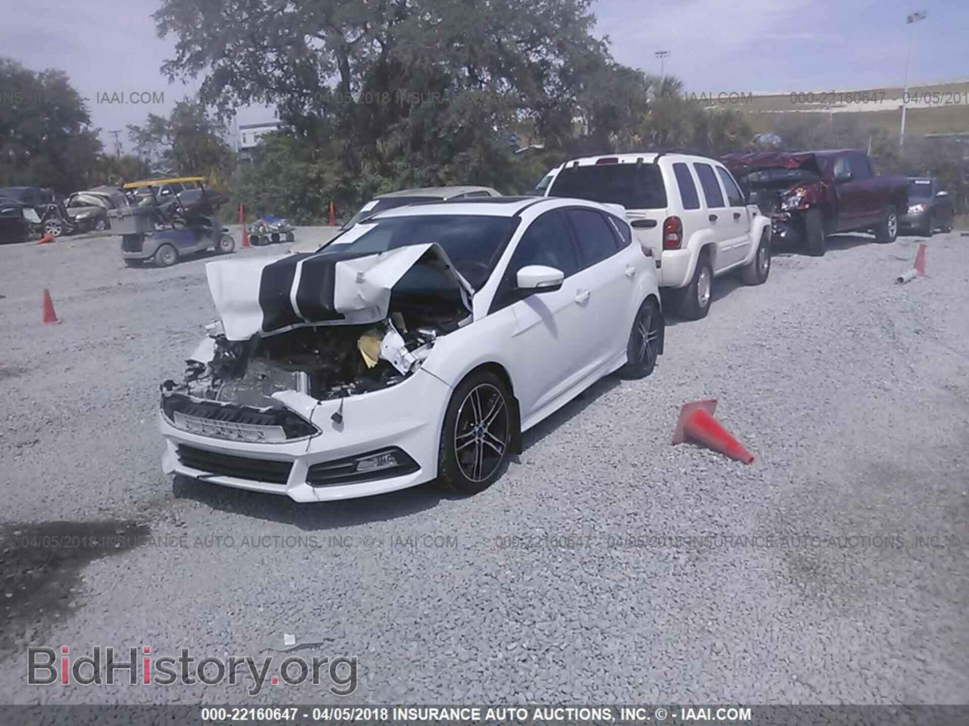 2016 Ford Focus - VIN: 1FADP3L93GL323885 - Фото 2