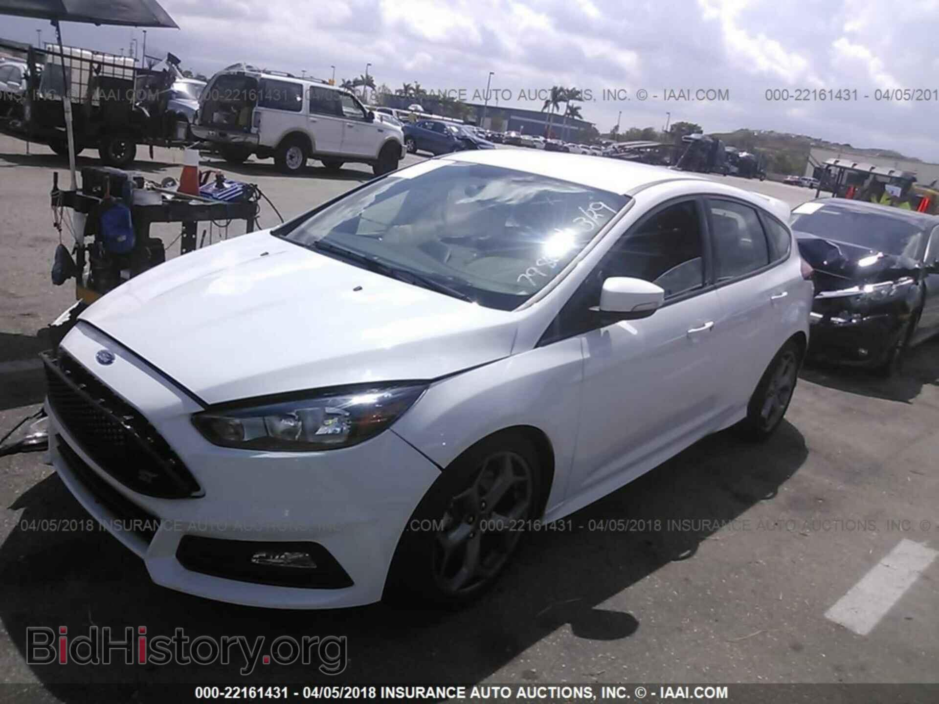 2017 Ford Focus - VIN: 1FADP3L9XHL337980 - Photo 2