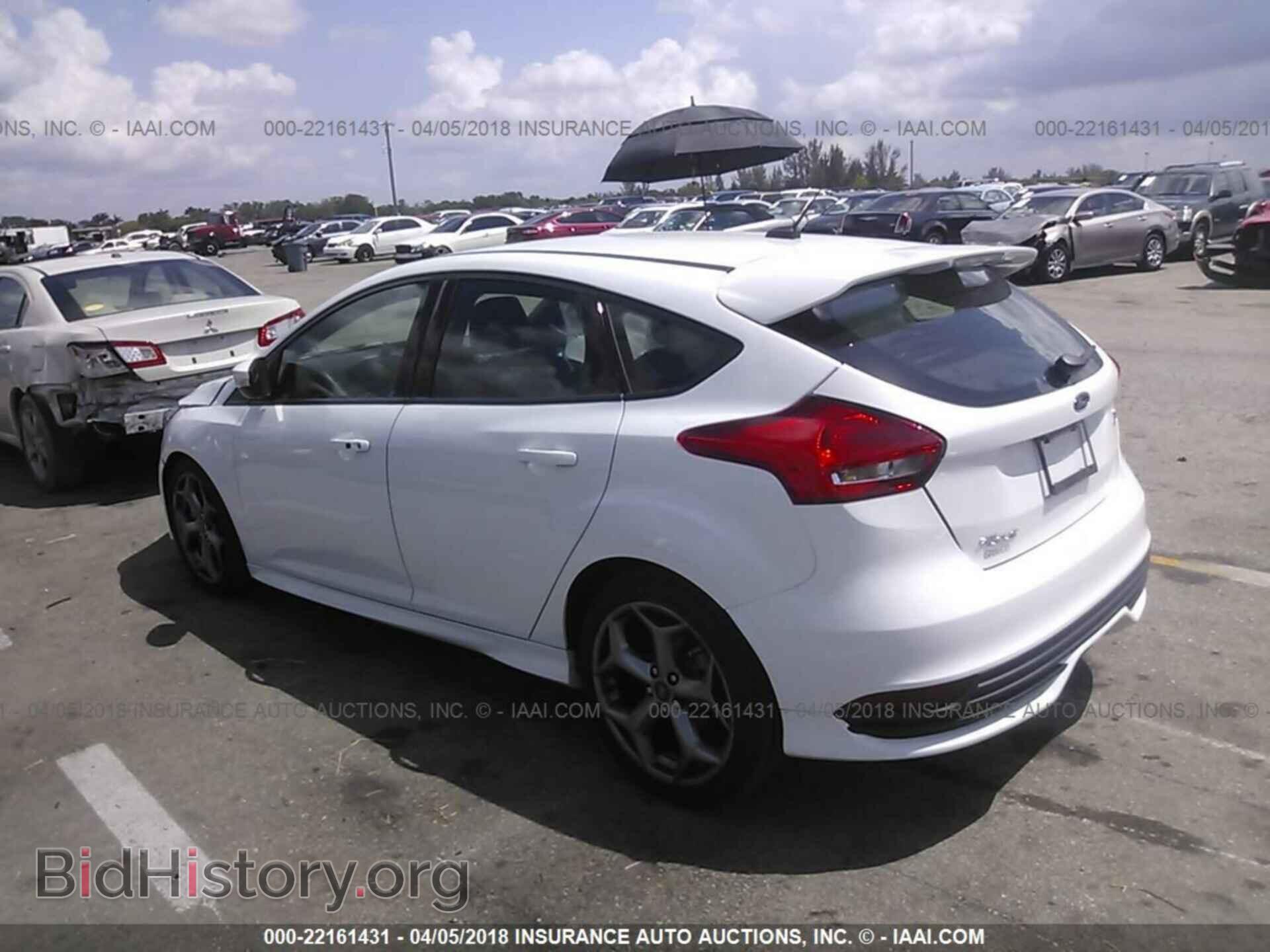 2017 Ford Focus - VIN: 1FADP3L9XHL337980 - Photo 3