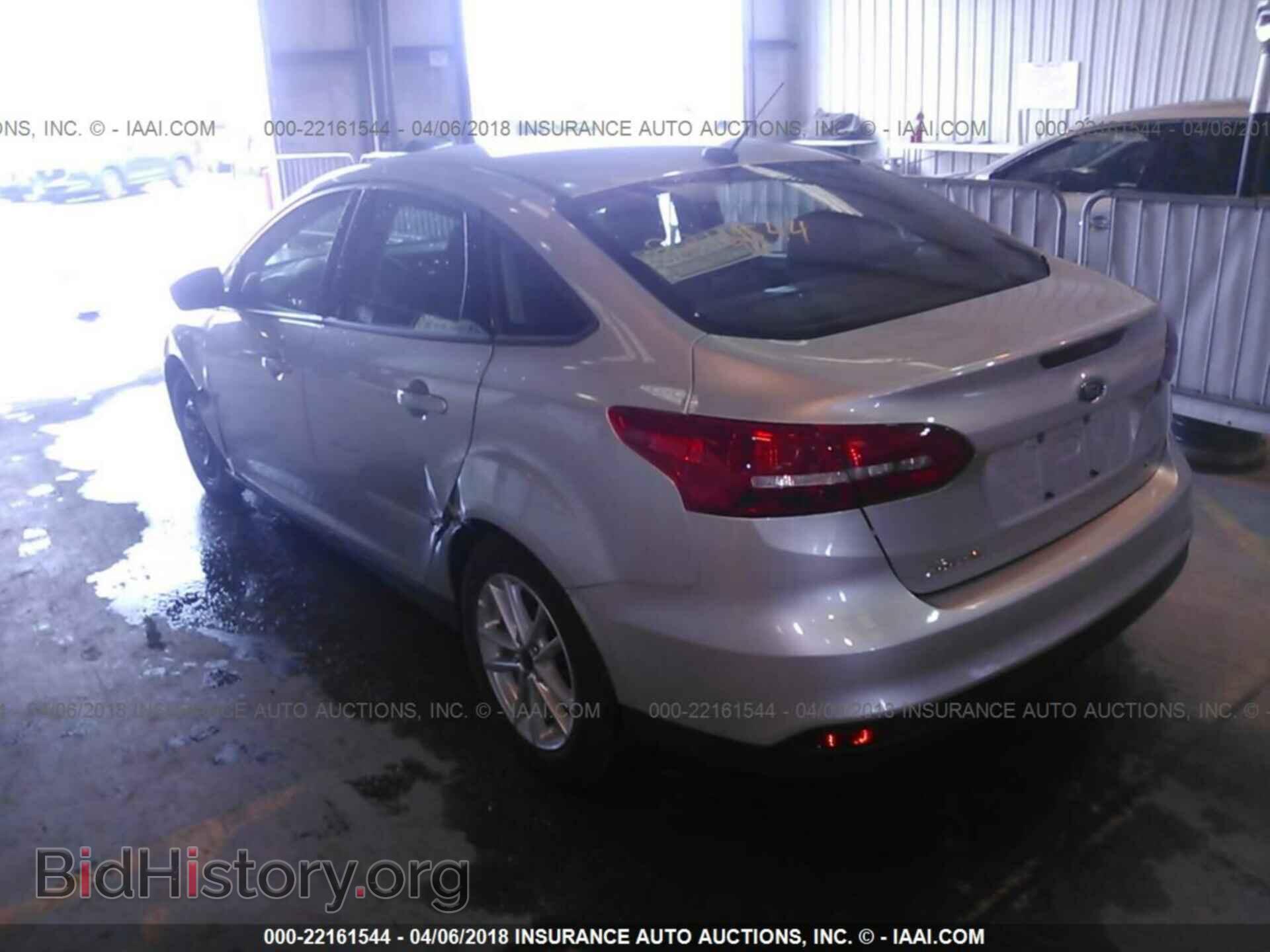 2018 Ford Focus - VIN: 1FADP3F23JL207477 - Фото 3