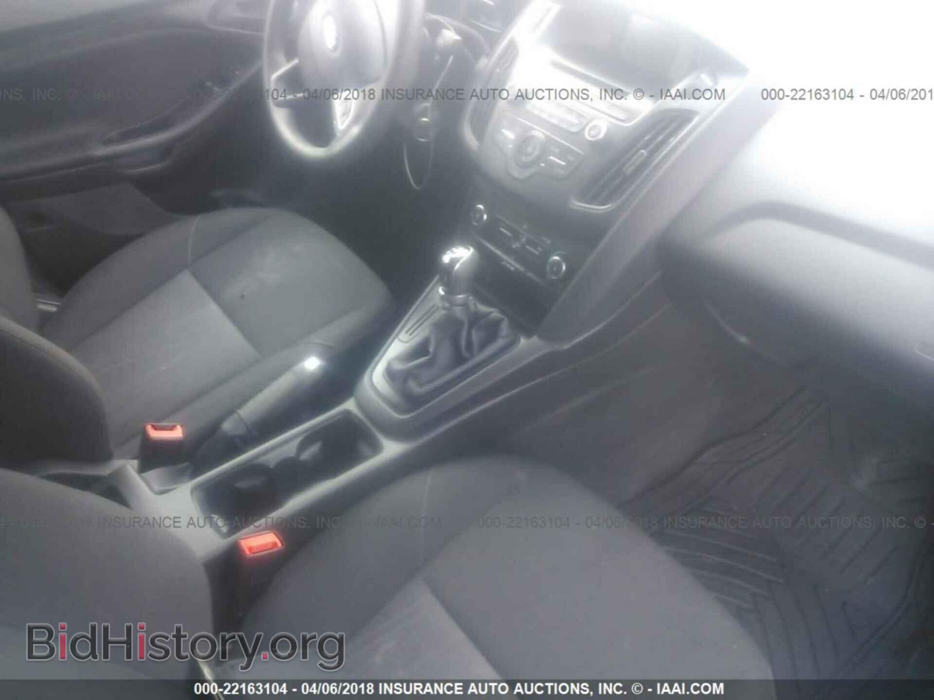 2016 Ford Focus - VIN: 1FADP3E27GL203670 - Photo 5
