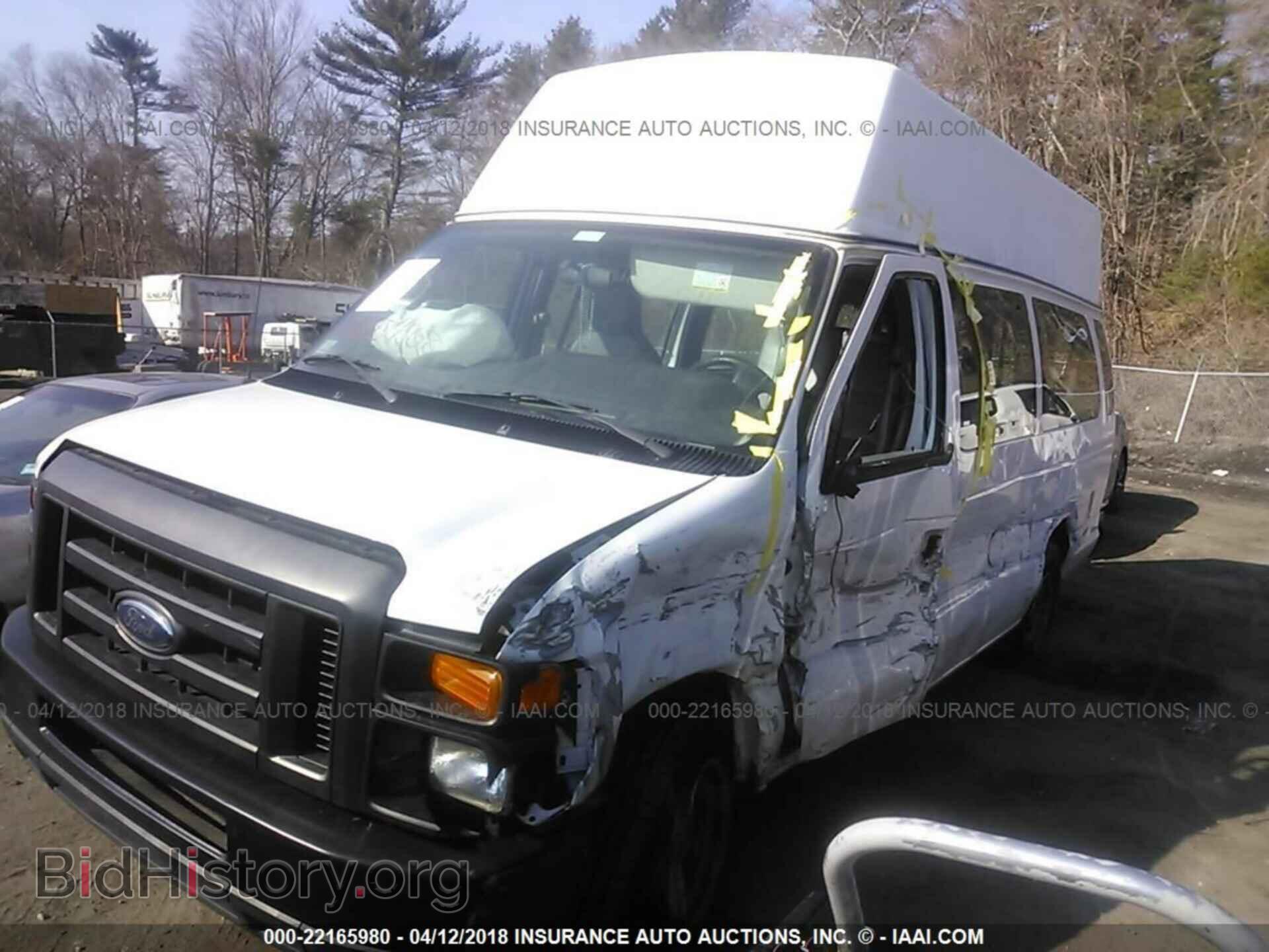 2011 Ford Econoline - VIN: 1FTSS3EL2BDB17940 - Фото 2