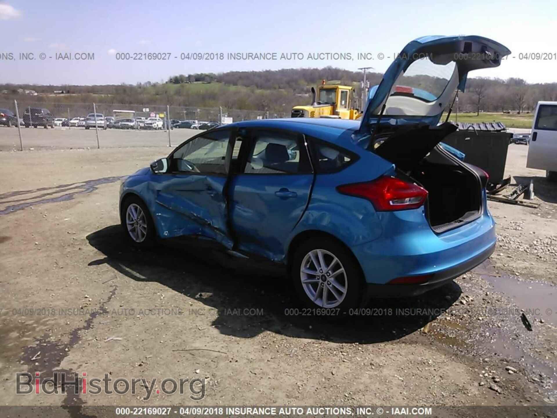 2017 Ford Focus - VIN: 1FADP3K20HL244826 - Photo 3
