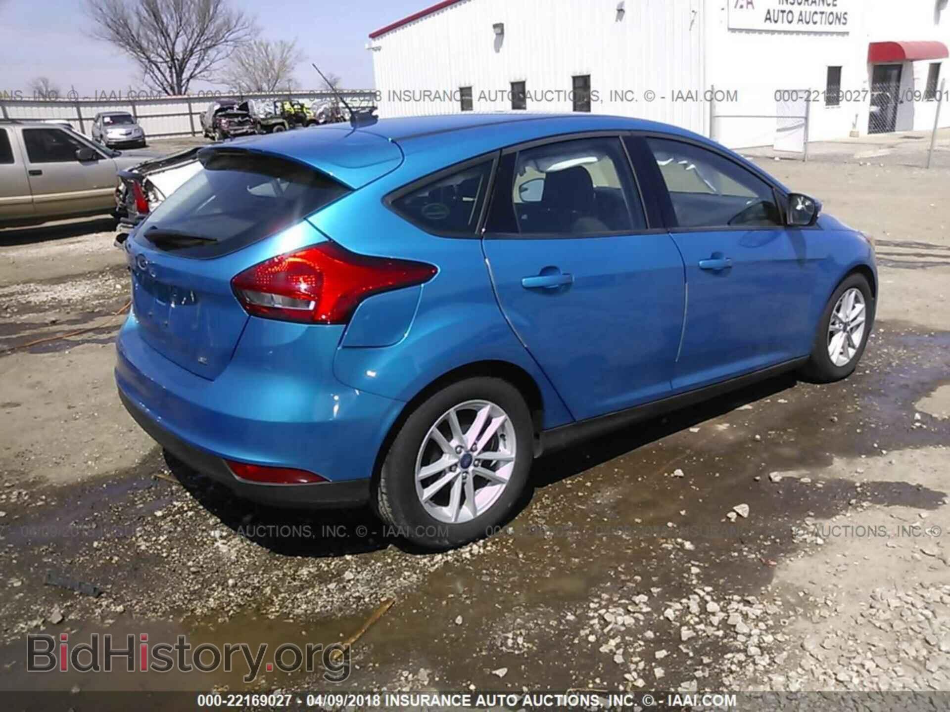 2017 Ford Focus - VIN: 1FADP3K20HL244826 - Photo 4