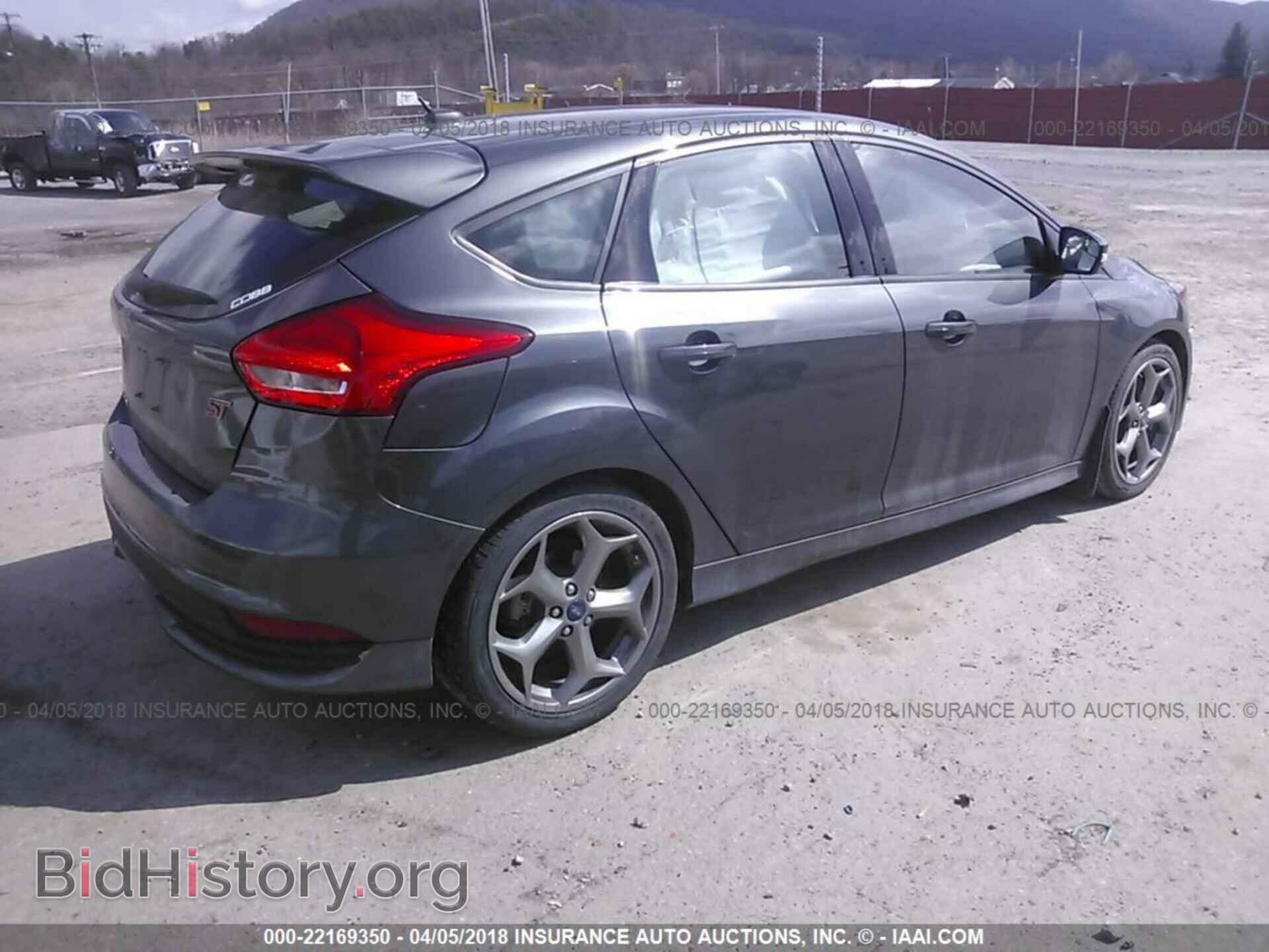 2017 Ford Focus - VIN: 1FADP3L90HL221610 - Photo 4