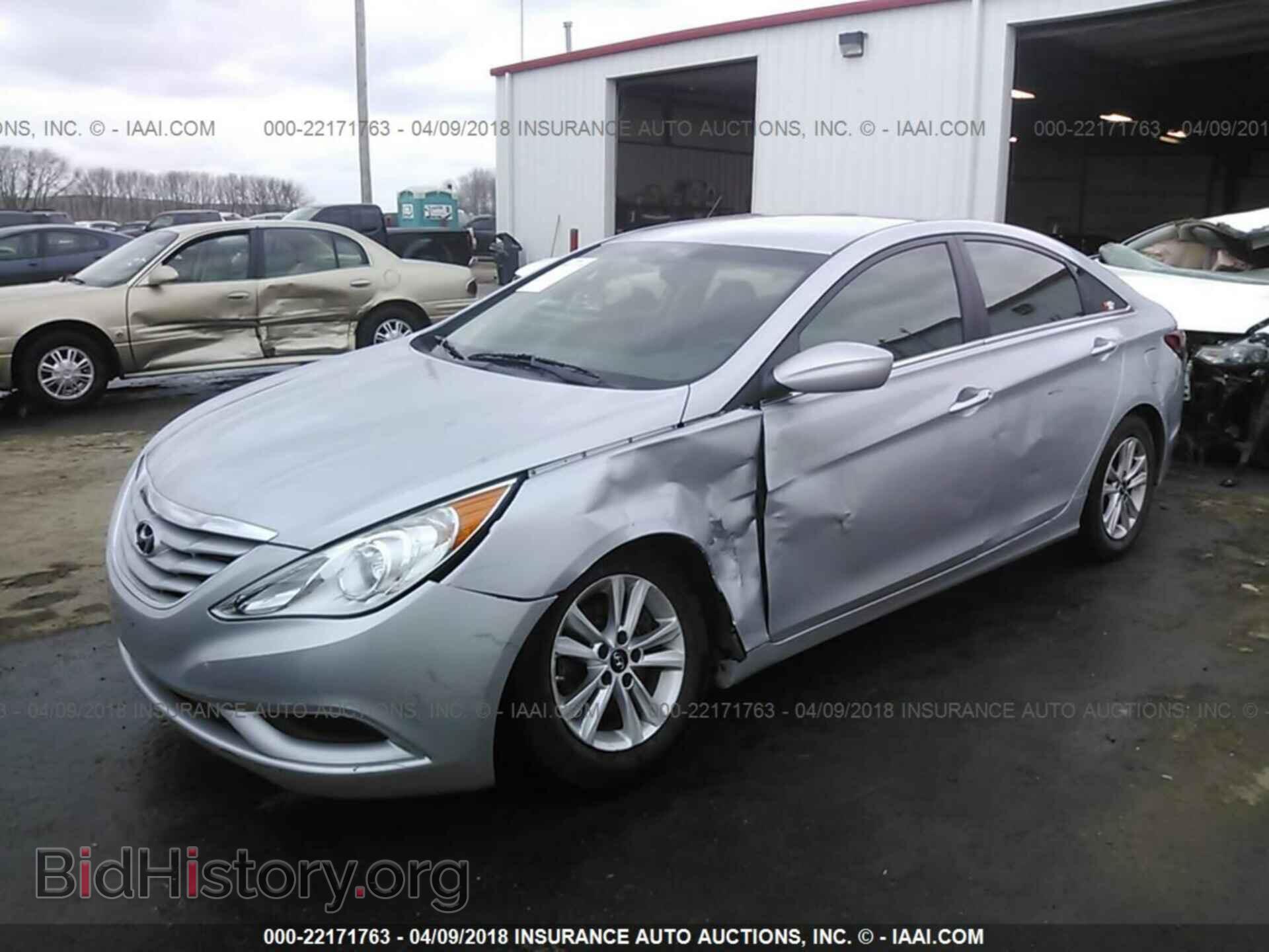 2012 Hyundai Sonata - VIN: 5NPEB4AC3CH313678 - Photo 2