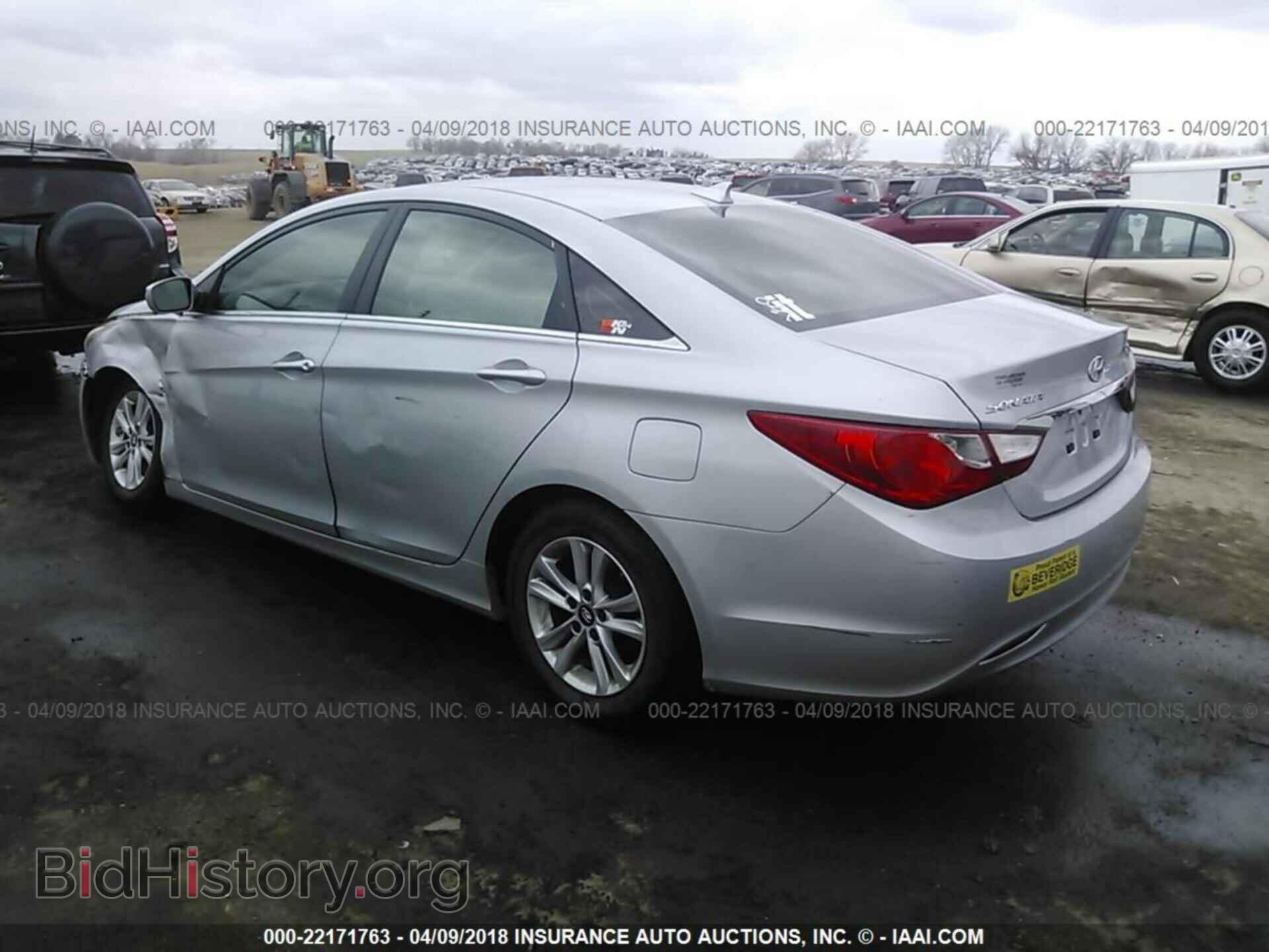 2012 Hyundai Sonata - VIN: 5NPEB4AC3CH313678 - Photo 3
