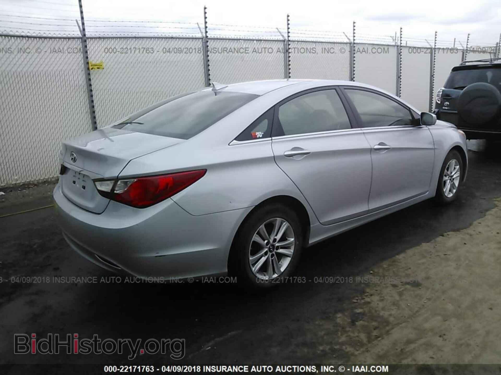 2012 Hyundai Sonata - VIN: 5NPEB4AC3CH313678 - Photo 4