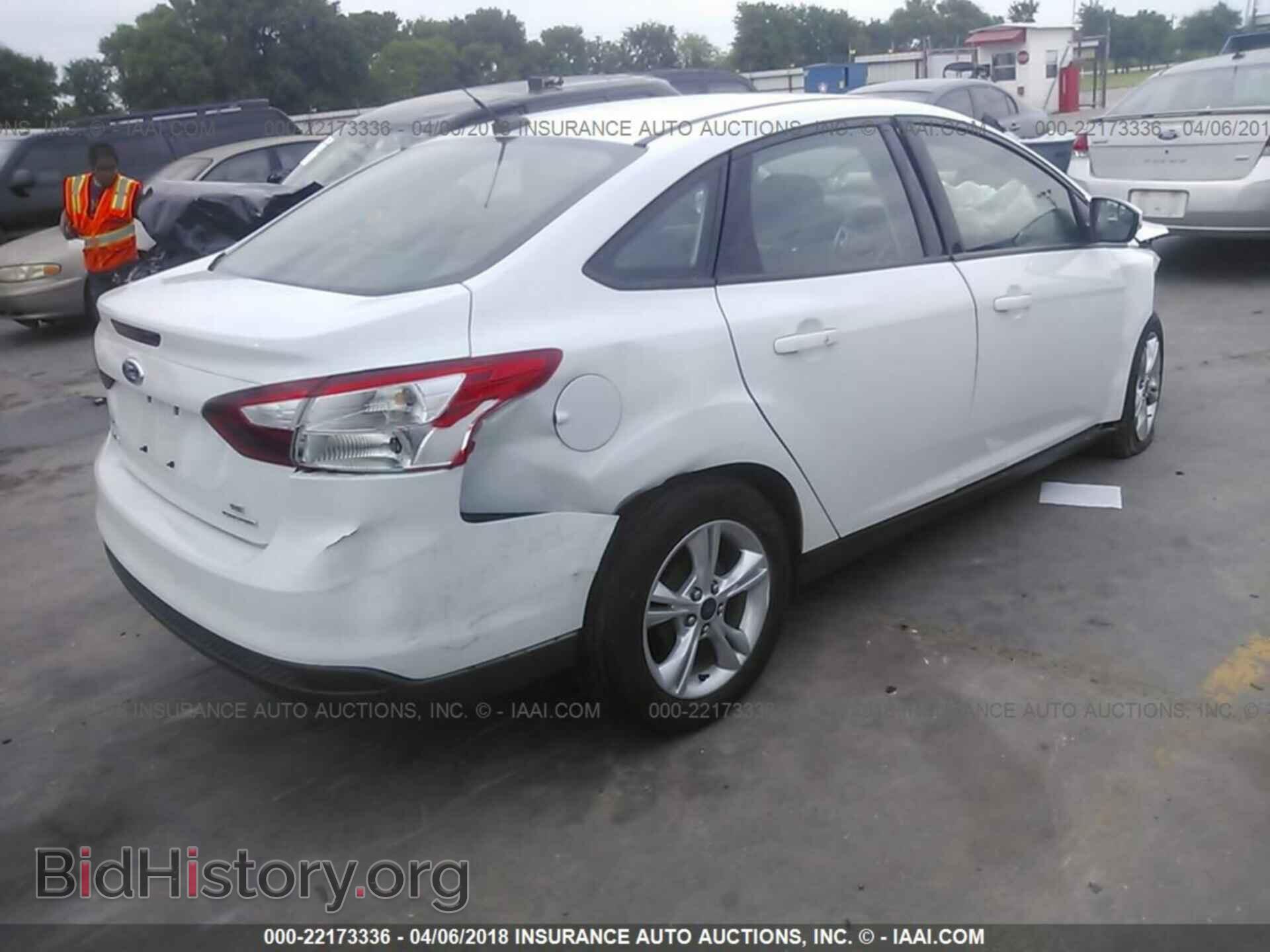 2014 Ford Focus - VIN: 1FADP3F20EL372215 - Photo 4