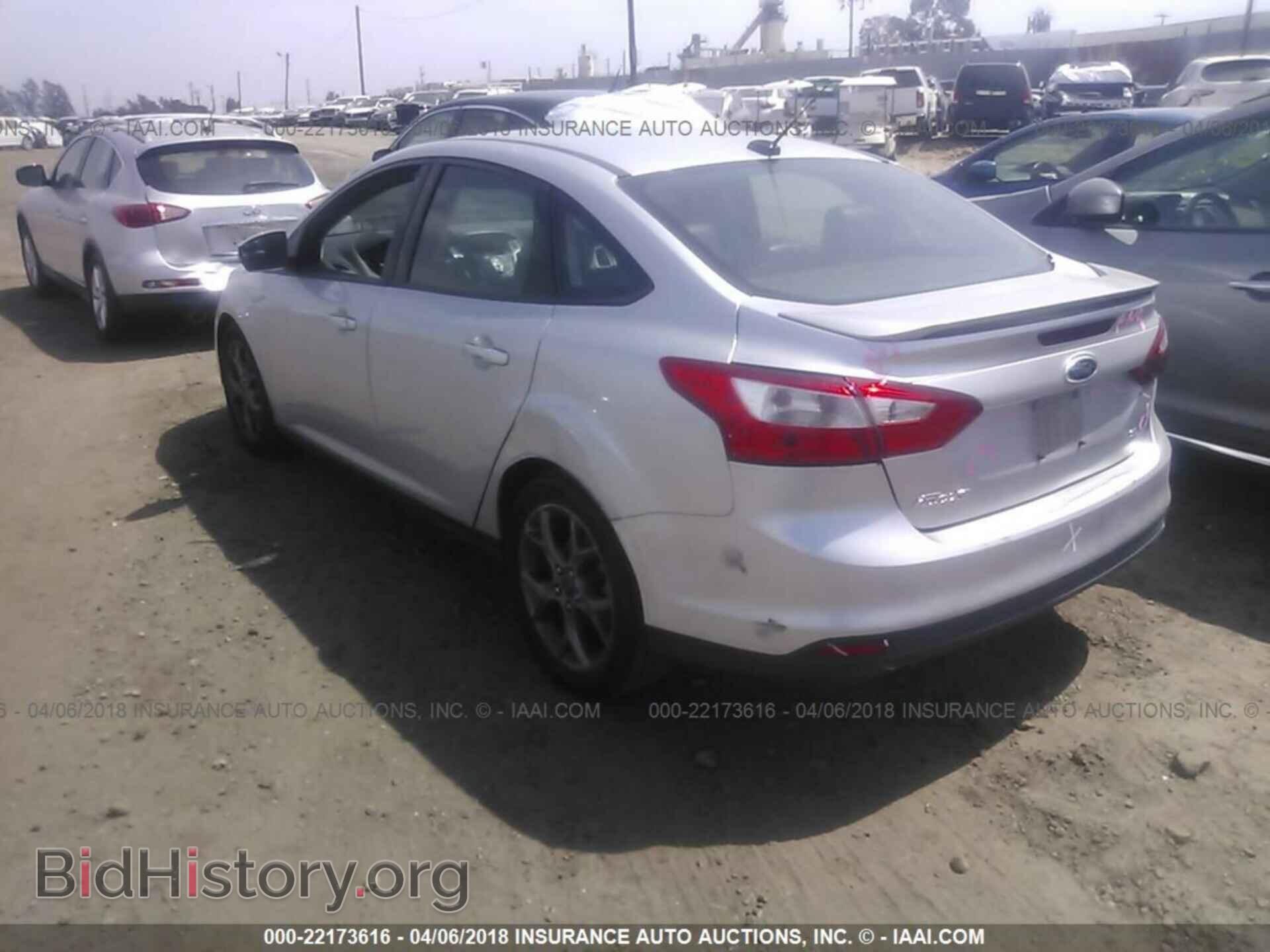 2013 Ford Focus - VIN: 1FADP3F28DL375040 - Фото 3