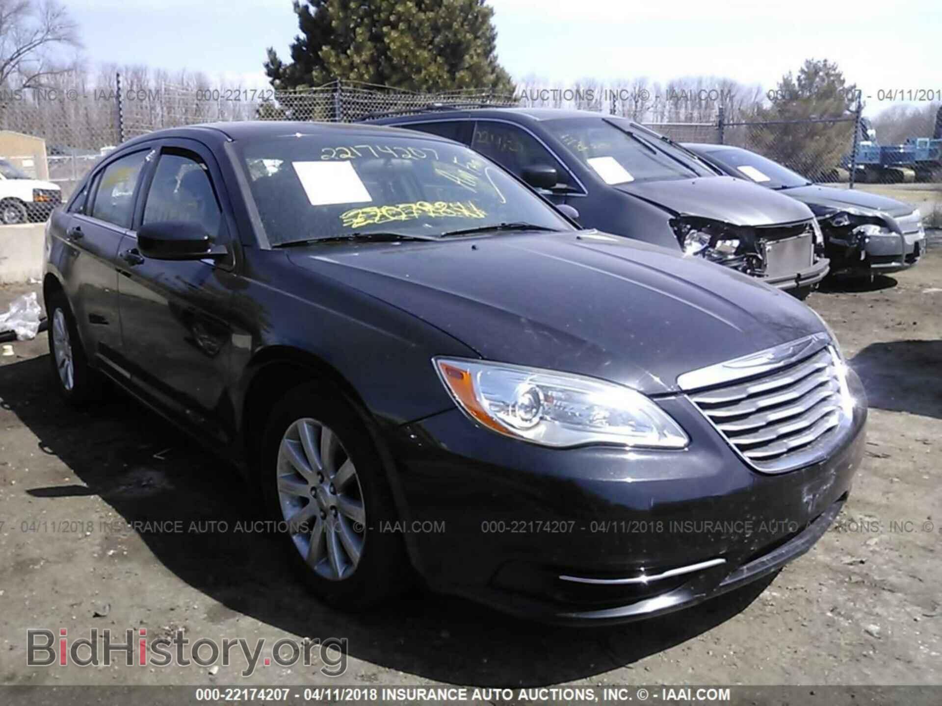 Photo 1C3BC1FG2BN517420 - Chrysler 200 2011