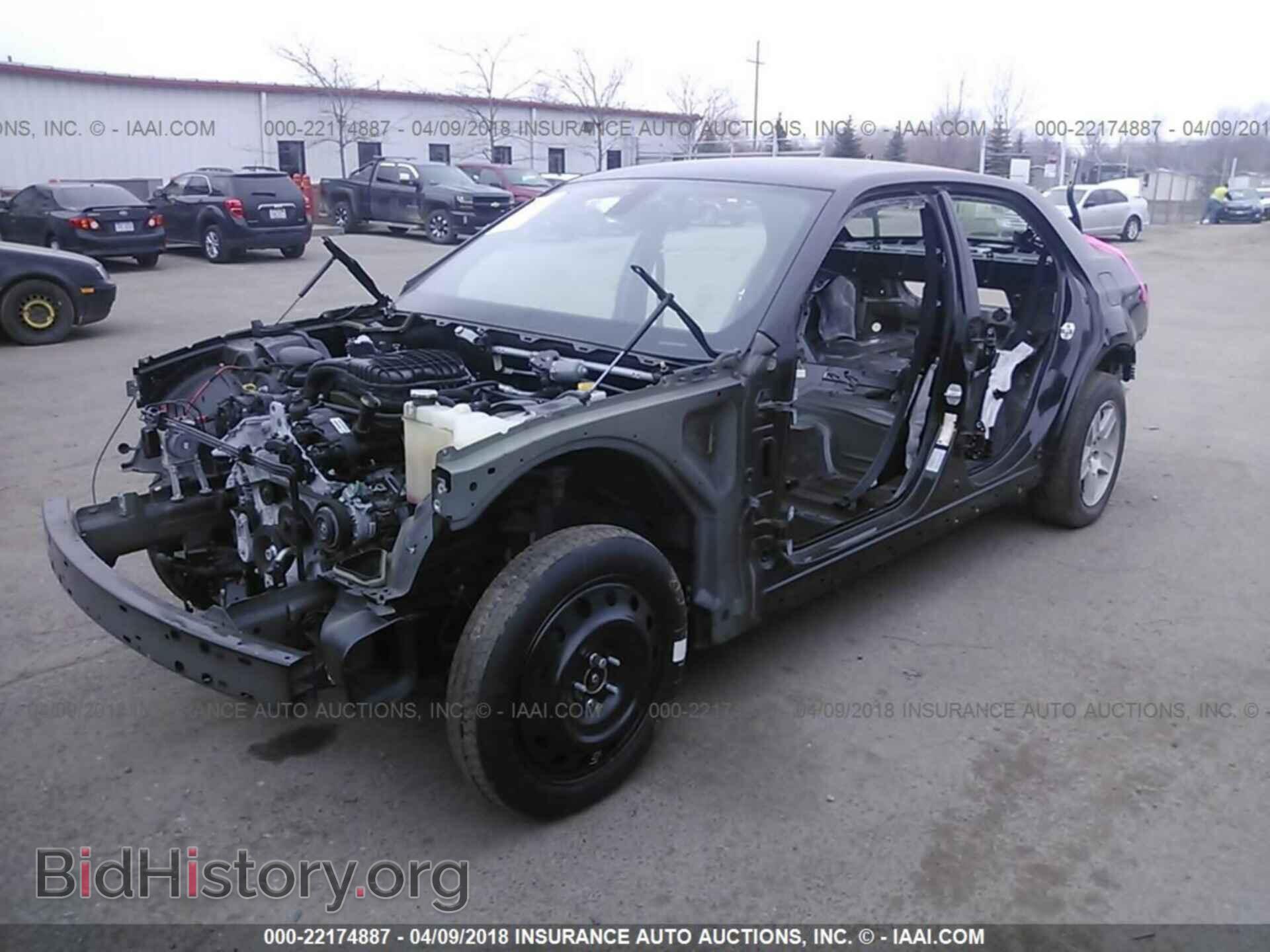 2016 Chrysler 300 - VIN: 2C3CCAGG2GH262013 - Фото 2