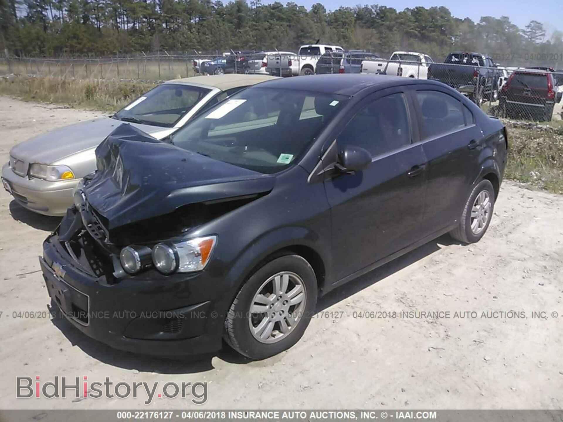 2014 Chevrolet Sonic - VIN: 1G1JC5SH4E4220925 - Фото 2