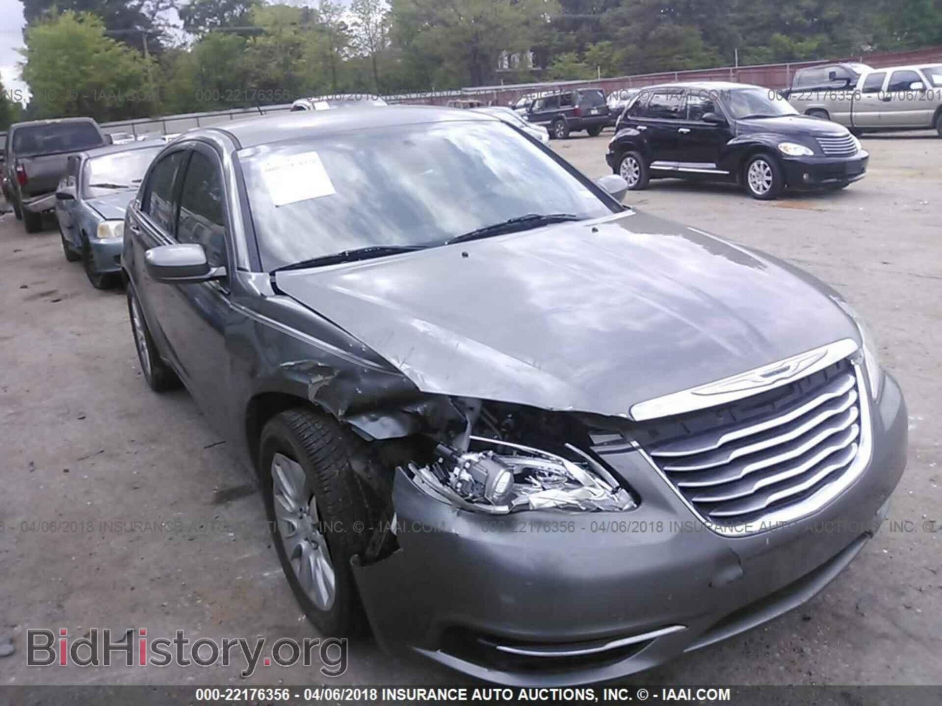 Photo 1C3CCBAB3DN642063 - Chrysler 200 2013