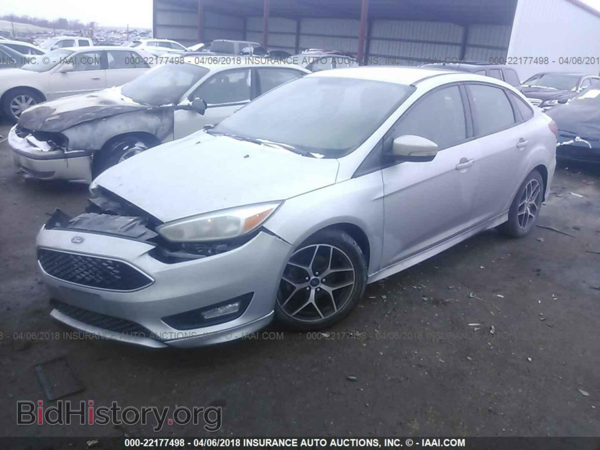 2016 Ford Focus - VIN: 1FADP3F27GL398779 - Photo 2