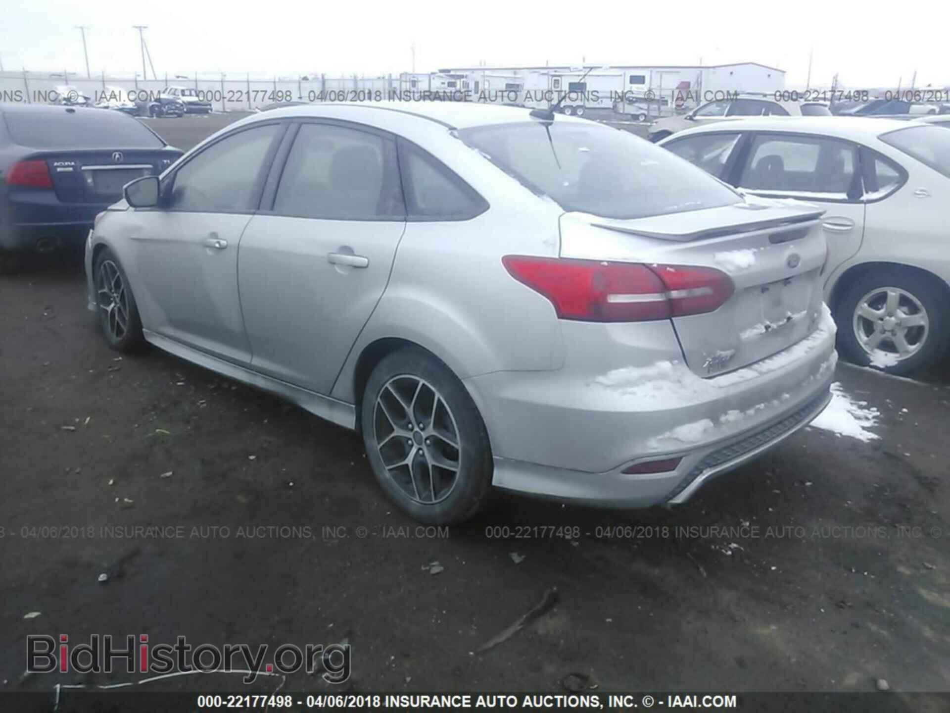 2016 Ford Focus - VIN: 1FADP3F27GL398779 - Photo 3