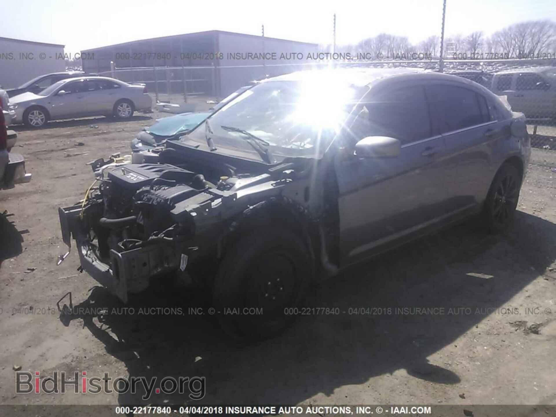 2013 Chrysler 200 - VIN: 1C3CCBBB8DN629193 - Фото 2