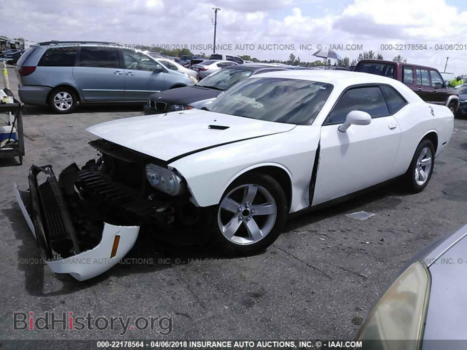 2013 Dodge Challenger - VIN: 2C3CDYAG9DH675136 - Photo 2