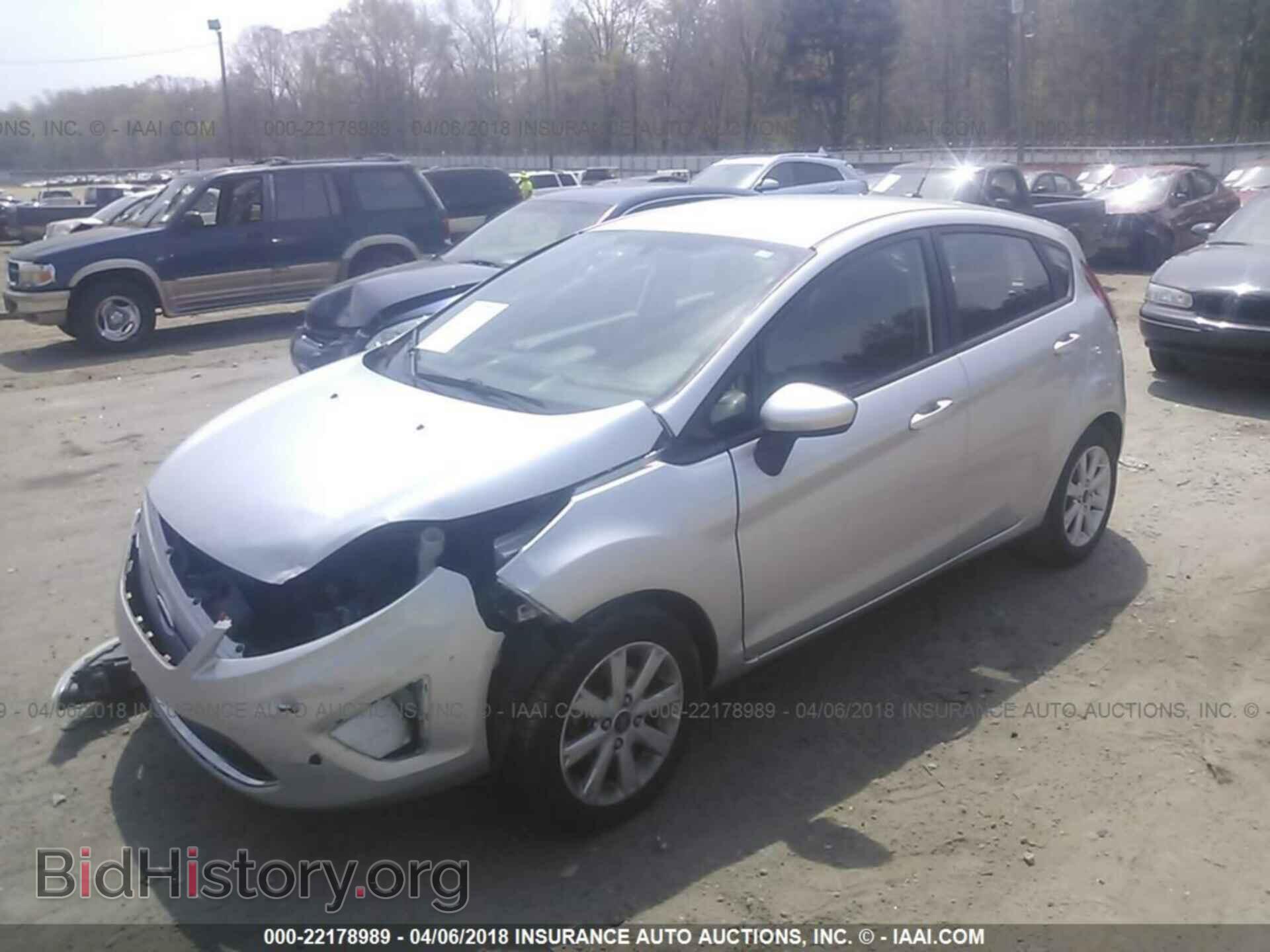 2011 Ford Fiesta - VIN: 3FADP4EJ8BM121290 - Фото 2