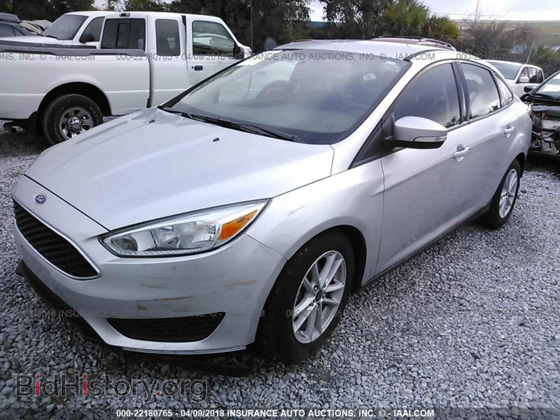 2017 Ford Focus - VIN: 1FADP3FE5HL242297 - Photo 2