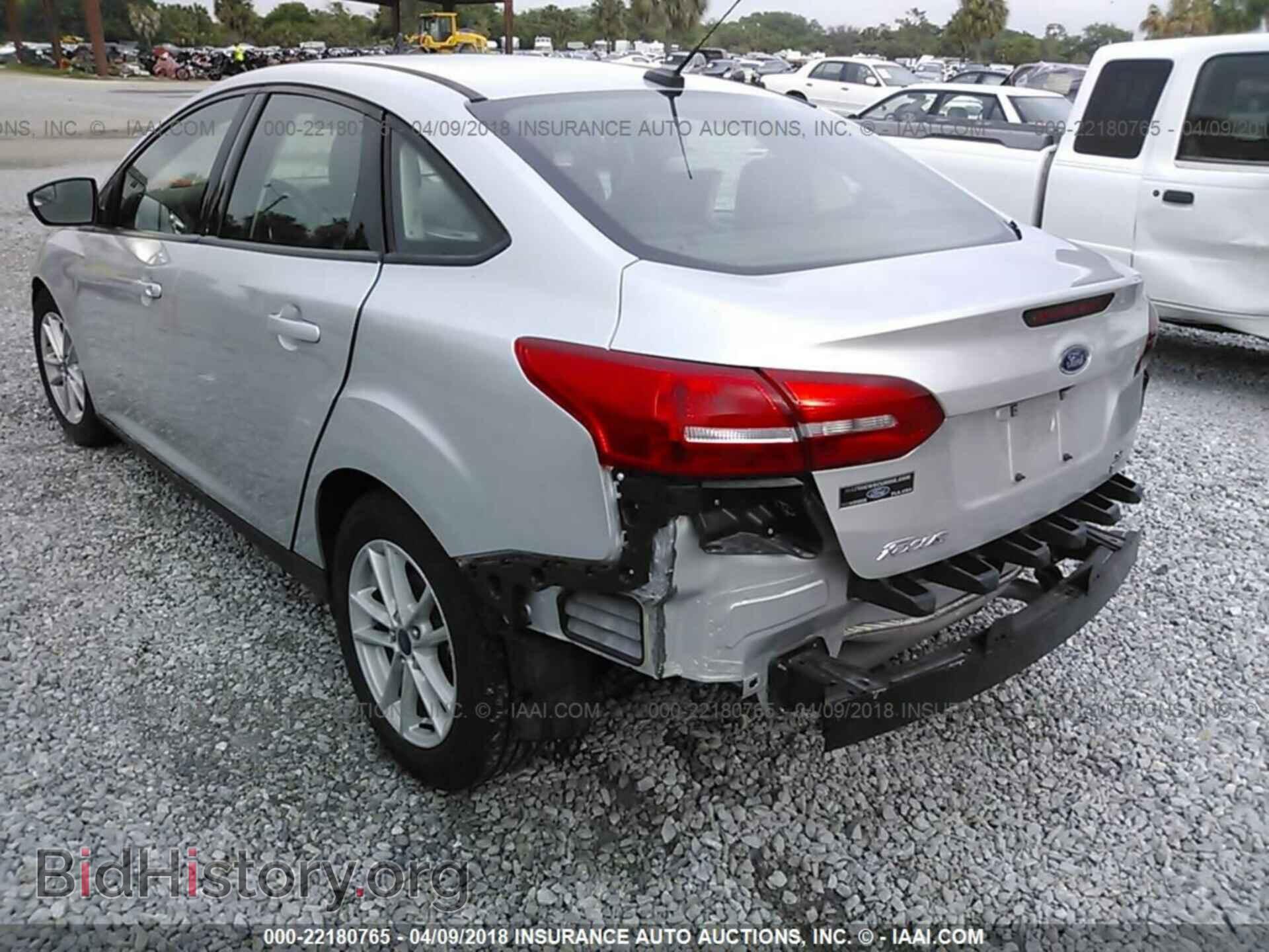 2017 Ford Focus - VIN: 1FADP3FE5HL242297 - Photo 3