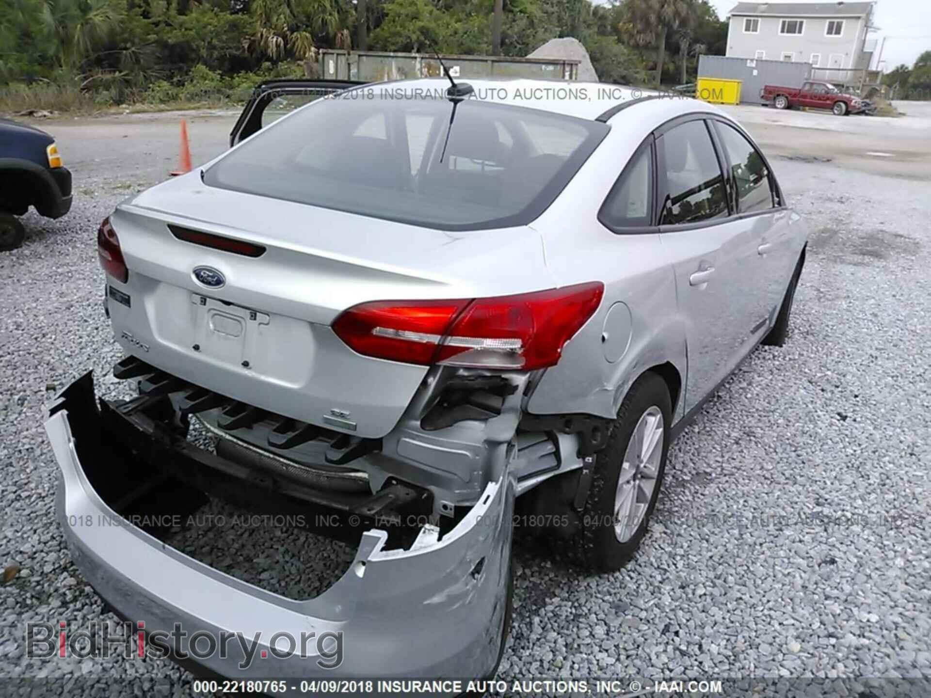 2017 Ford Focus - VIN: 1FADP3FE5HL242297 - Photo 4