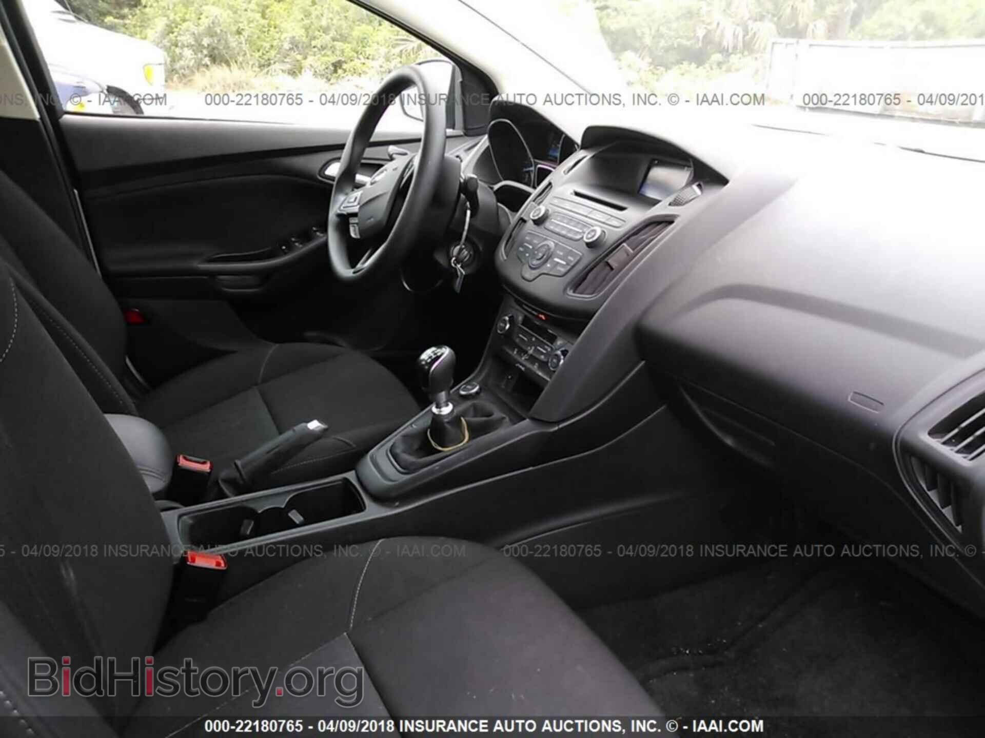 2017 Ford Focus - VIN: 1FADP3FE5HL242297 - Photo 5