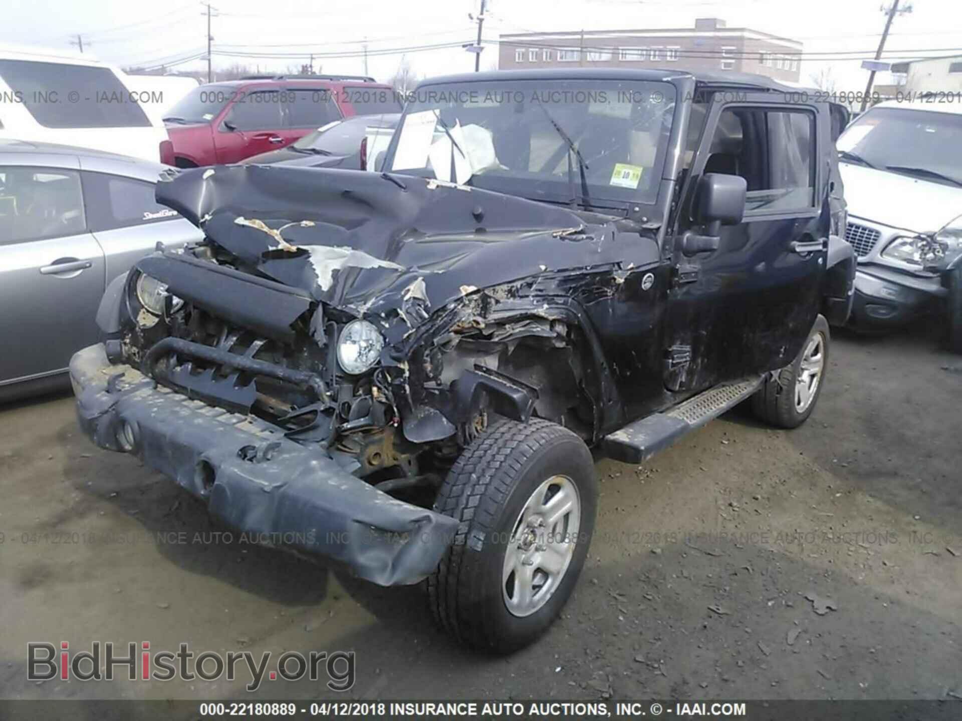2011 Jeep Wrangler - VIN: 1J4AA2D16BL577188 - Photo 2