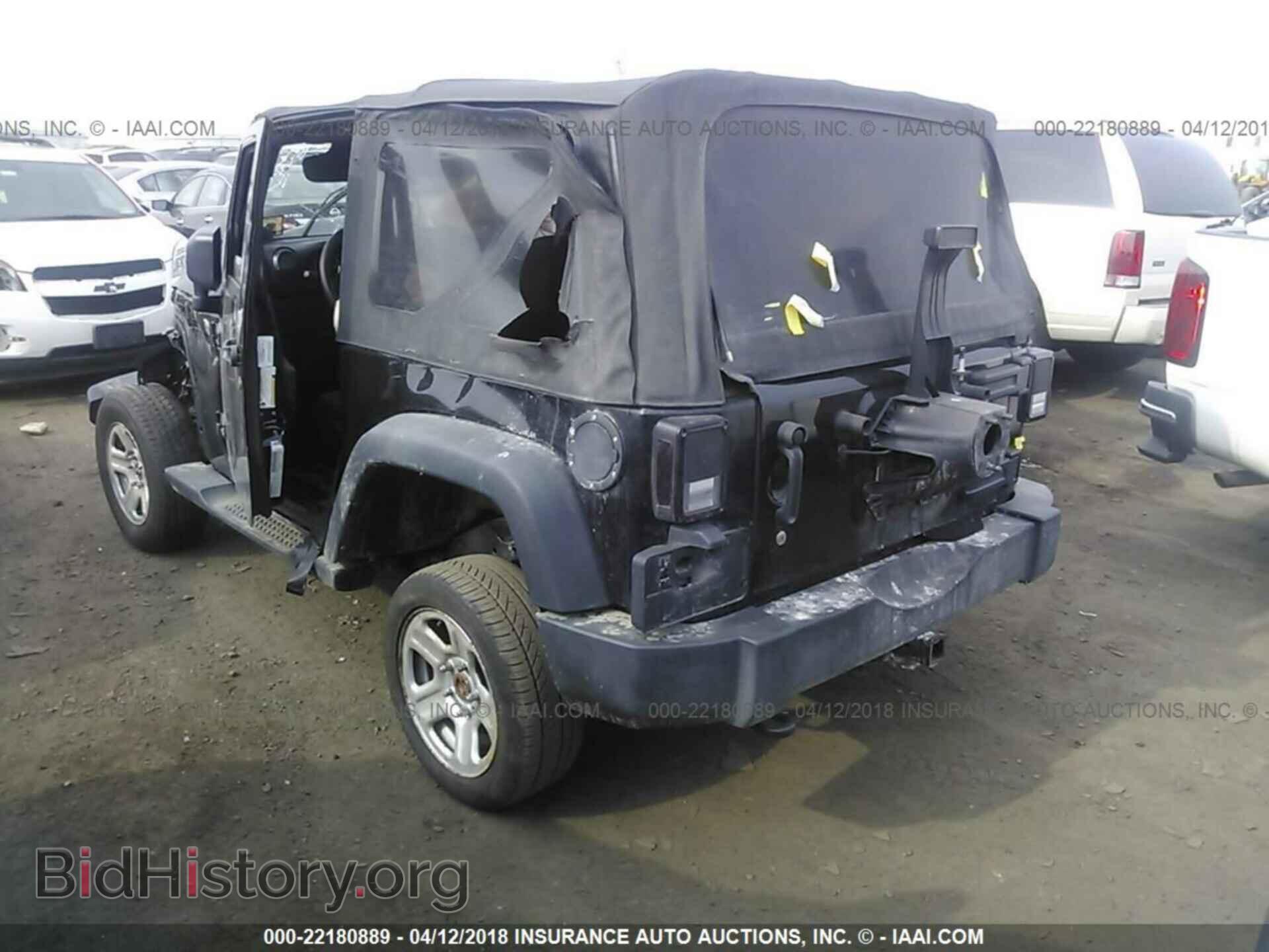 2011 Jeep Wrangler - VIN: 1J4AA2D16BL577188 - Photo 3