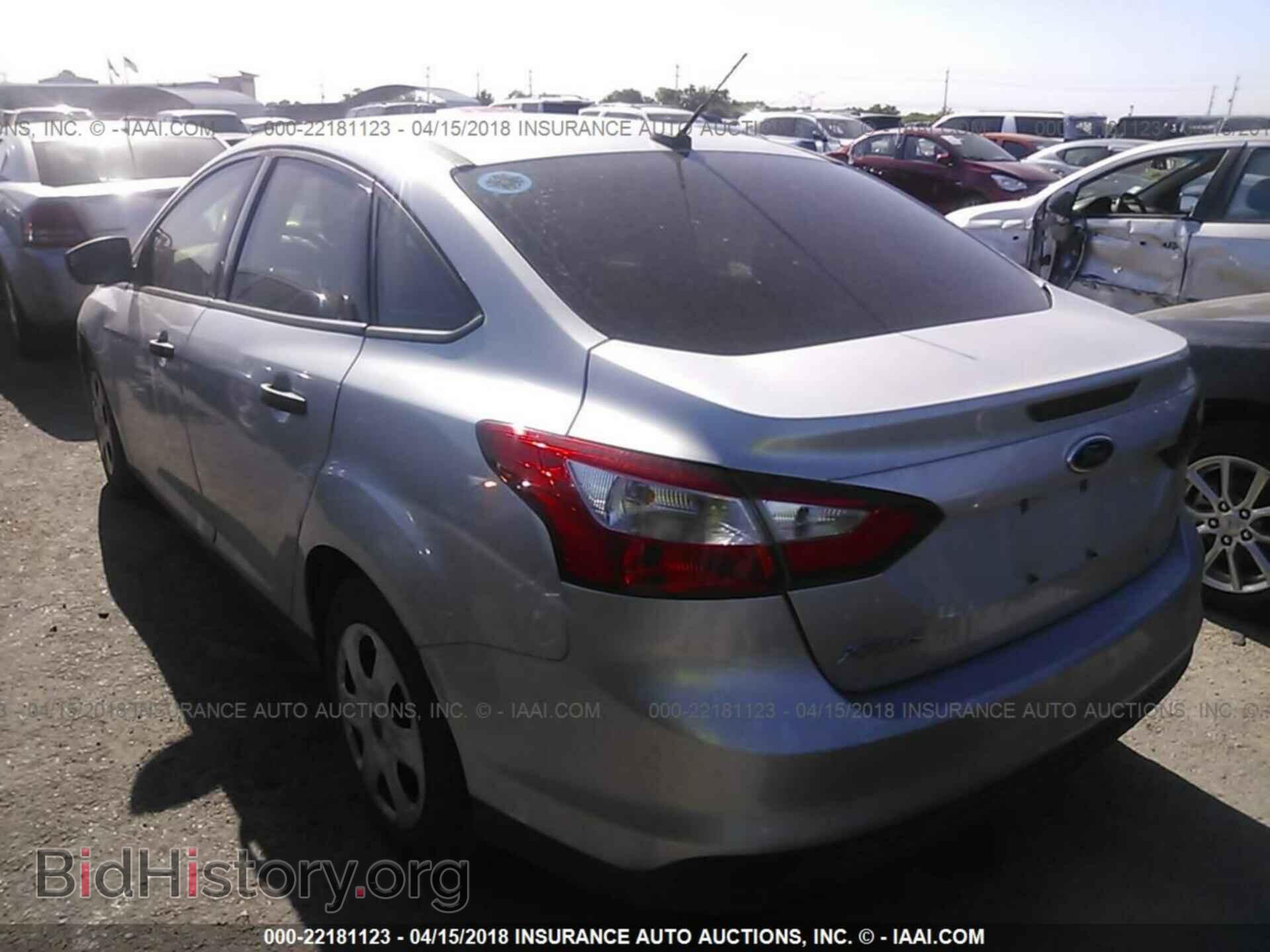 2014 Ford Focus - VIN: 1FADP3E20EL460263 - Photo 3