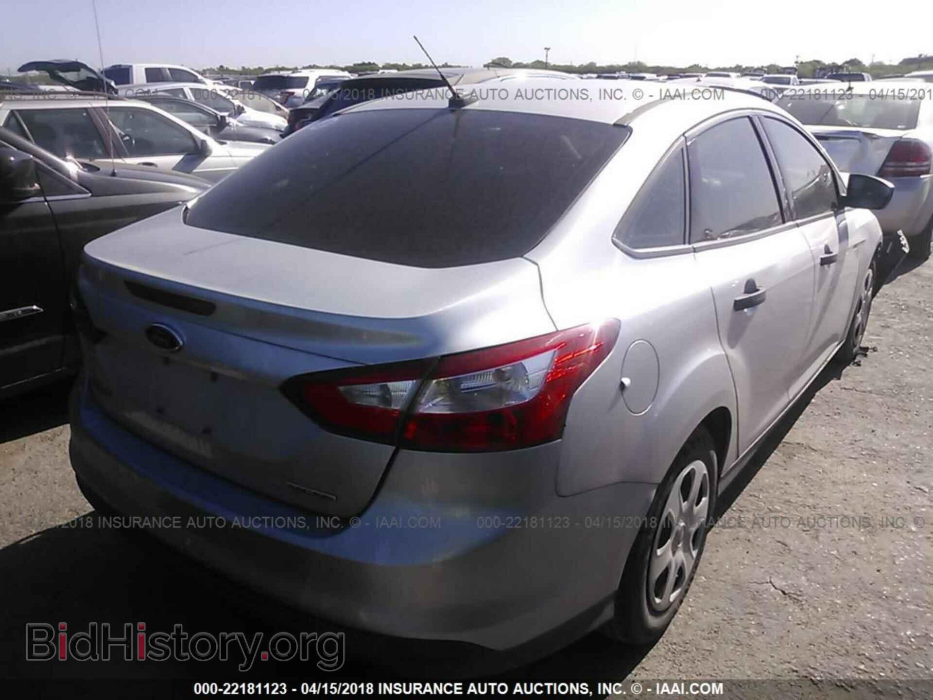 2014 Ford Focus - VIN: 1FADP3E20EL460263 - Photo 4
