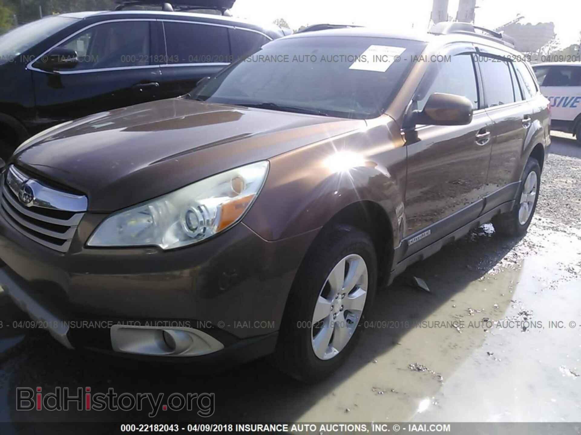 2011 Subaru Outback - VIN: 4S4BRBLC4B3364032 - Фото 2