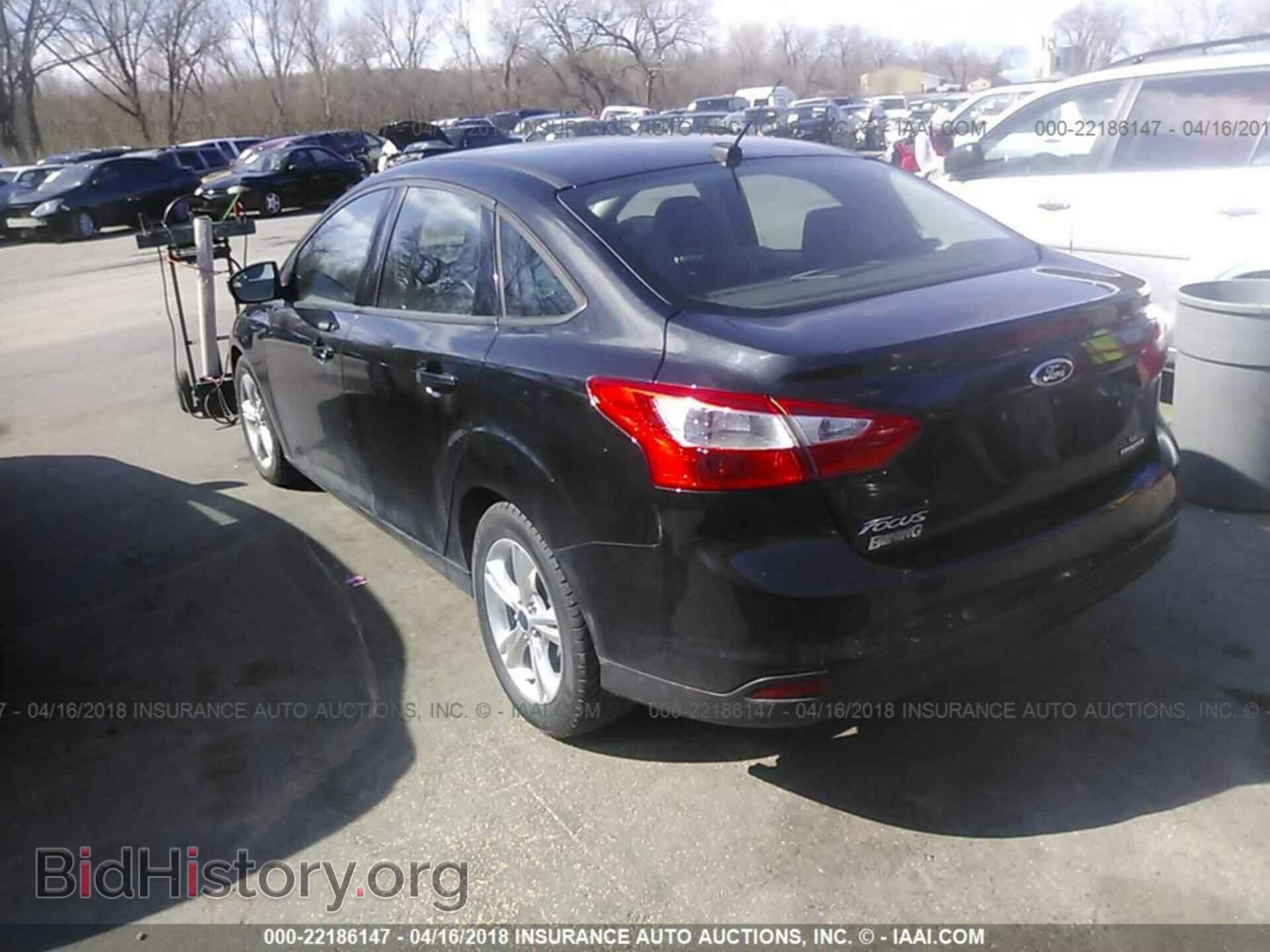 2014 Ford Focus - VIN: 1FADP3F21EL175702 - Photo 3