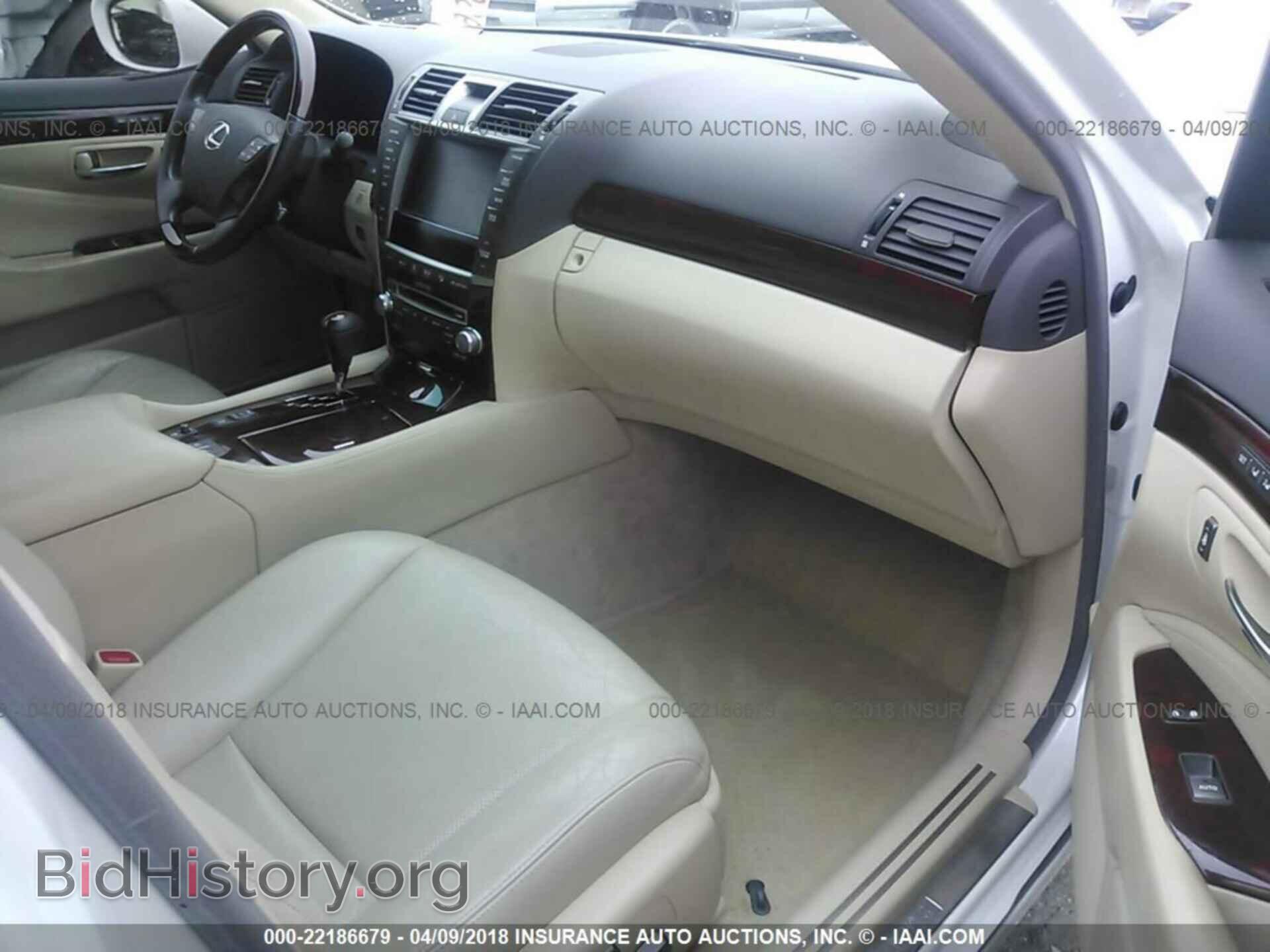 2011 Lexus Ls - VIN: JTHBL5EF6B5107570 - Photo 5