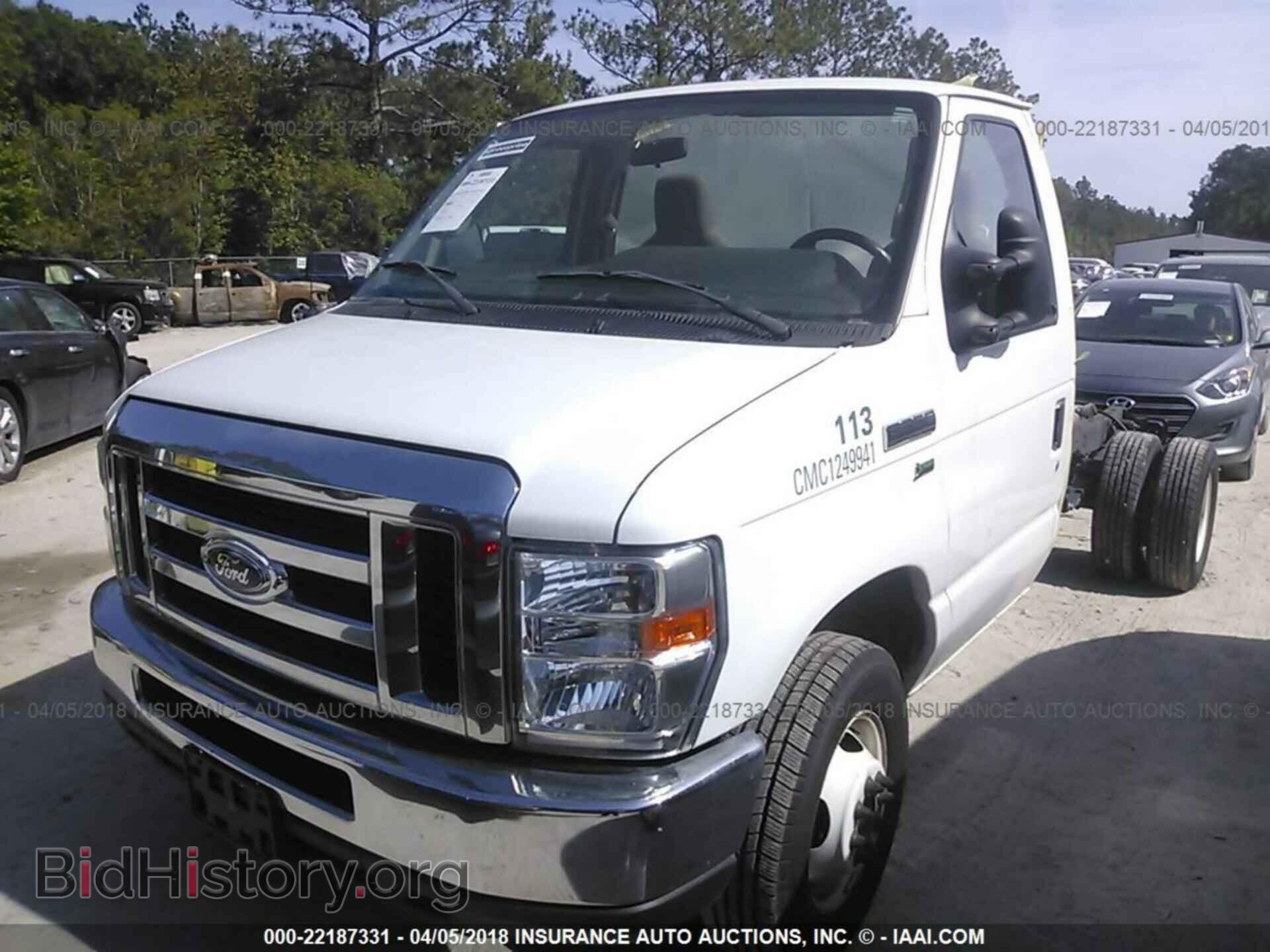 2012 Ford Econoline - VIN: 1FDWE3FL5CDB21629 - Фото 2