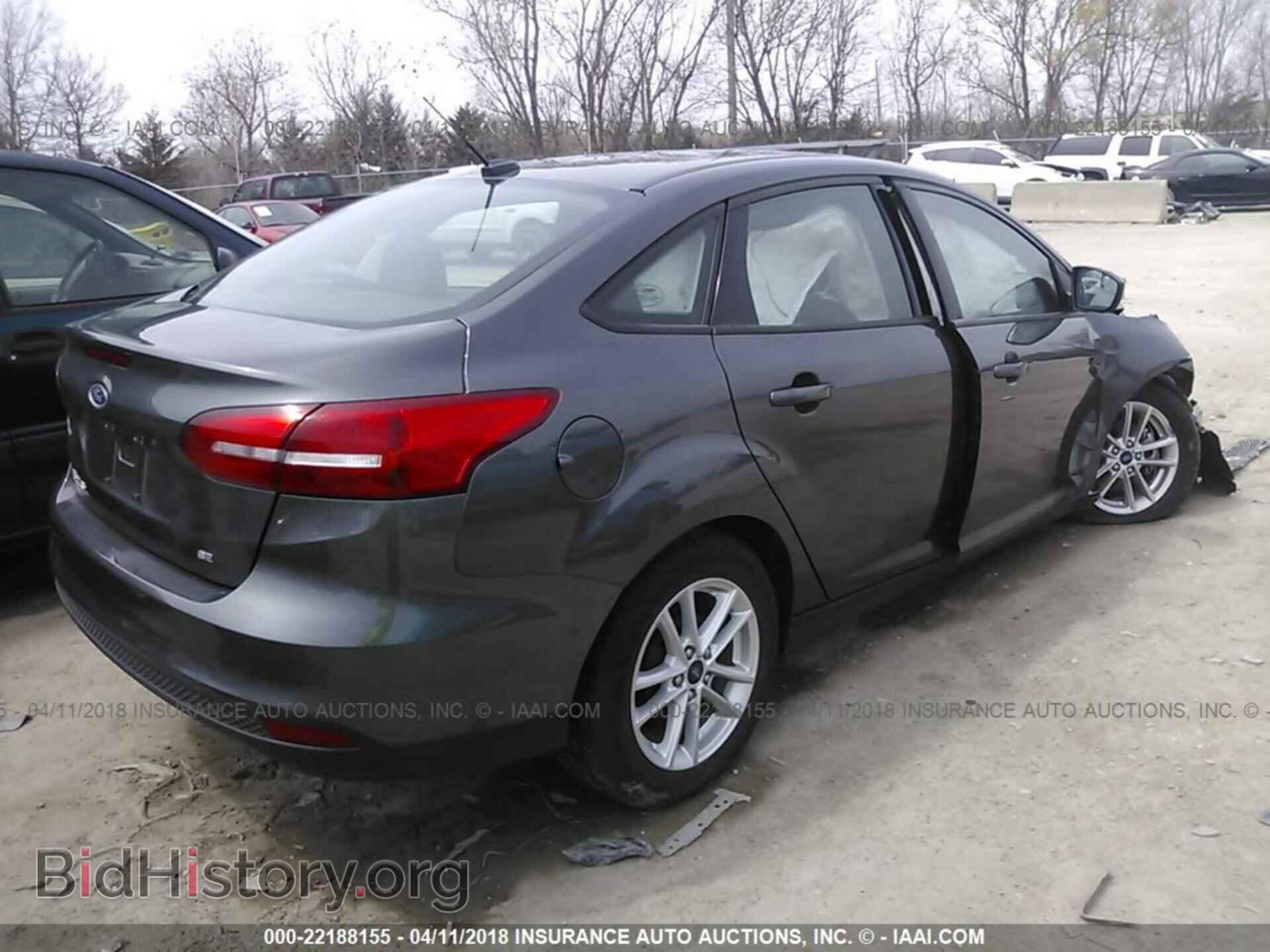 2017 Ford Focus - VIN: 1FADP3F2XHL219555 - Фото 4