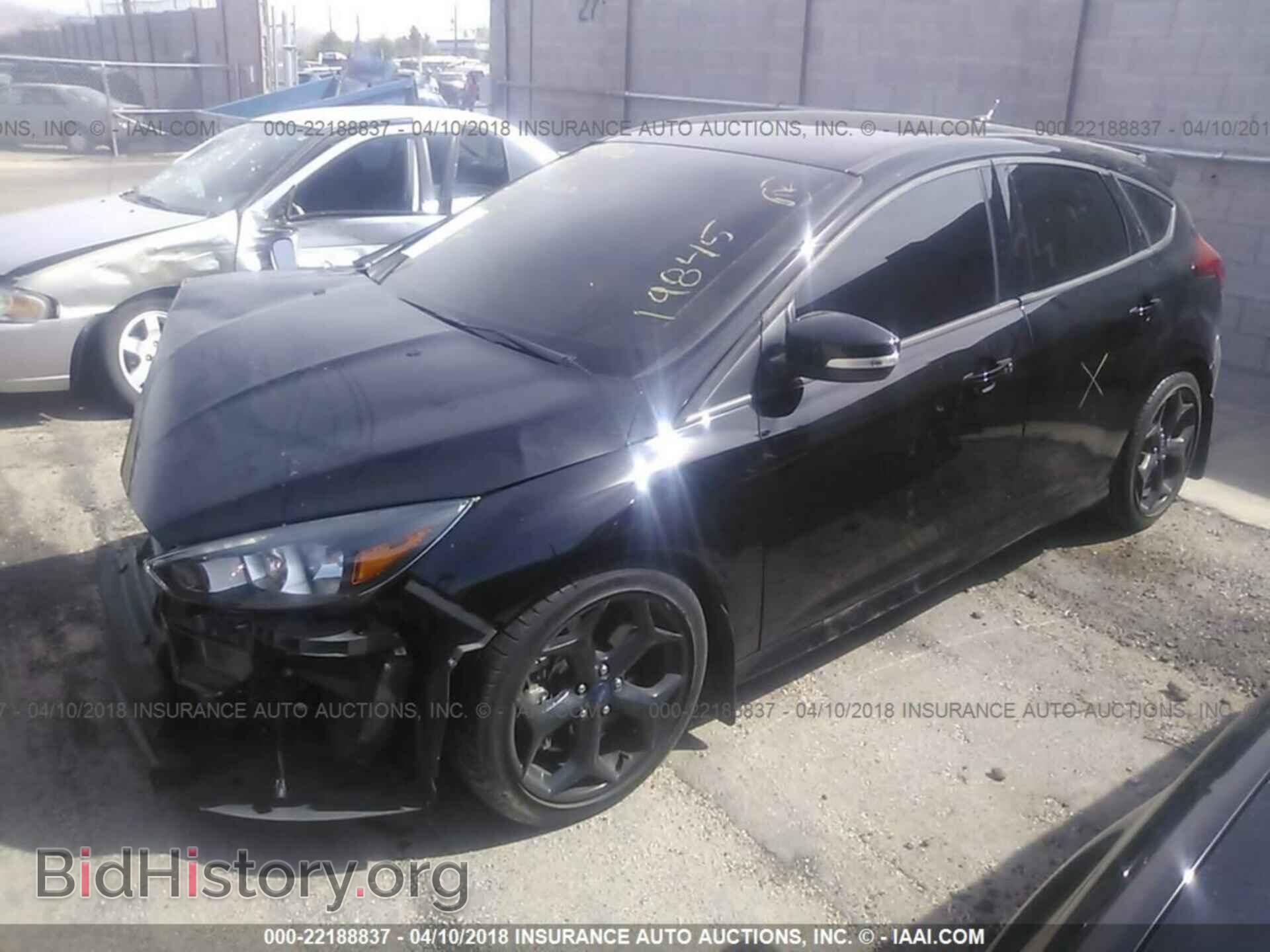 2016 Ford Focus - VIN: 1FADP3L93GL329122 - Photo 2