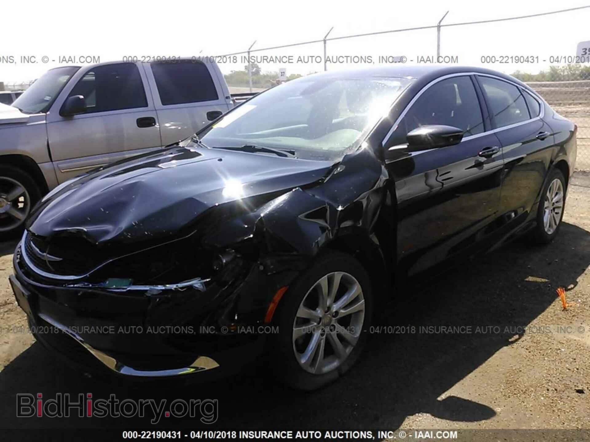 2015 Chrysler 200 - VIN: 1C3CCCAB4FN602390 - Photo 2