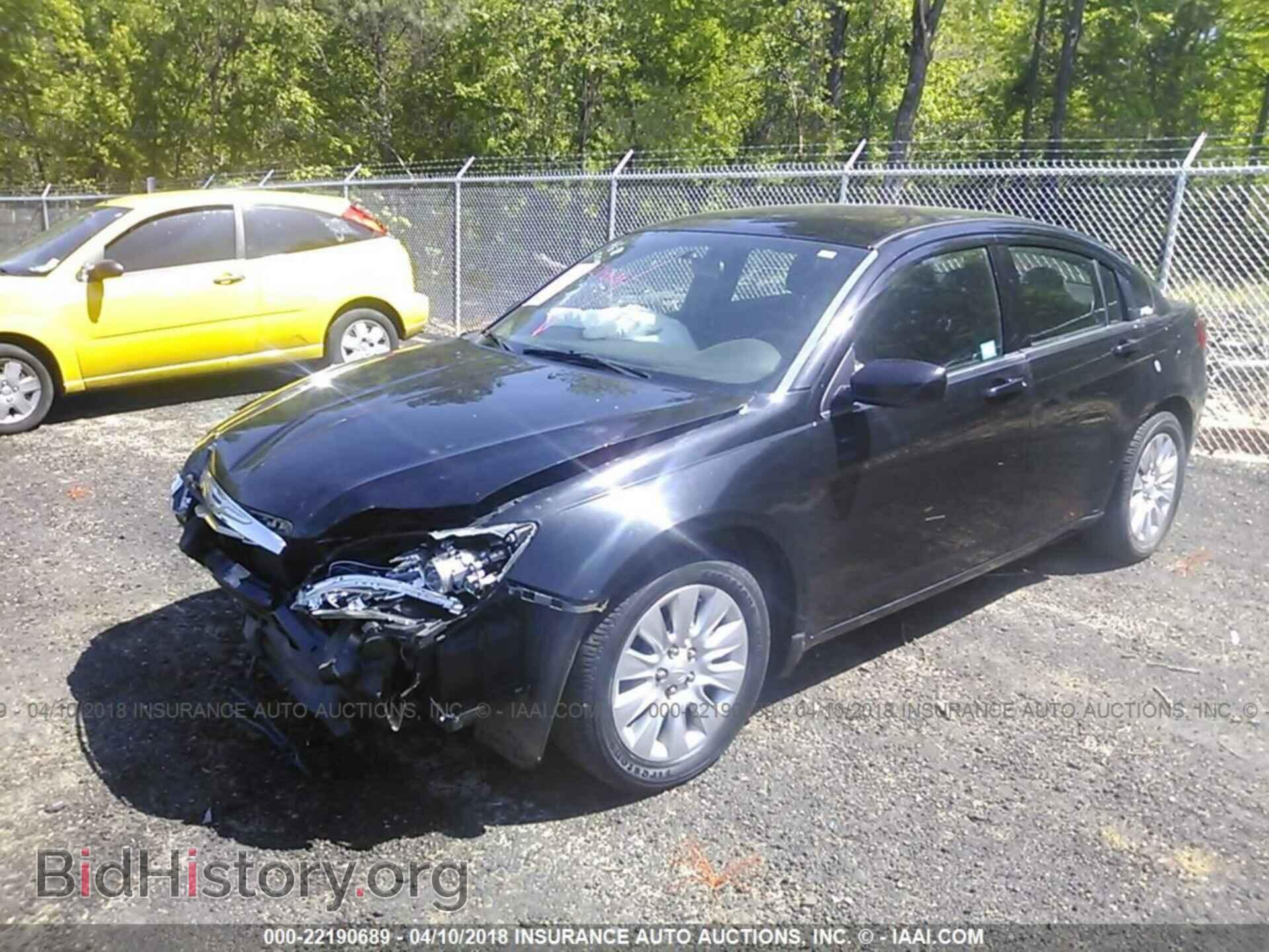 2014 Chrysler 200 - VIN: 1C3CCBAB8EN141333 - Photo 2