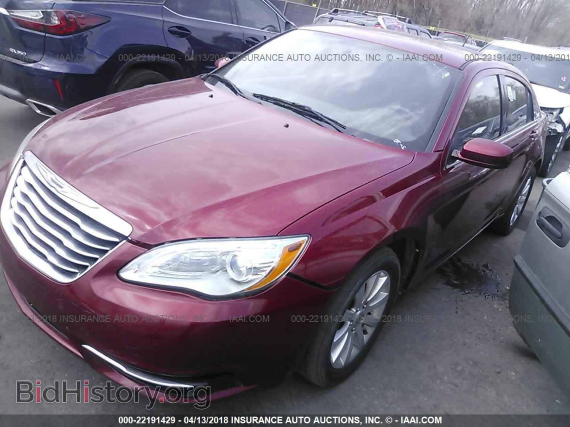 2013 Chrysler 200 - VIN: 1C3CCBBB4DN695949 - Фото 2