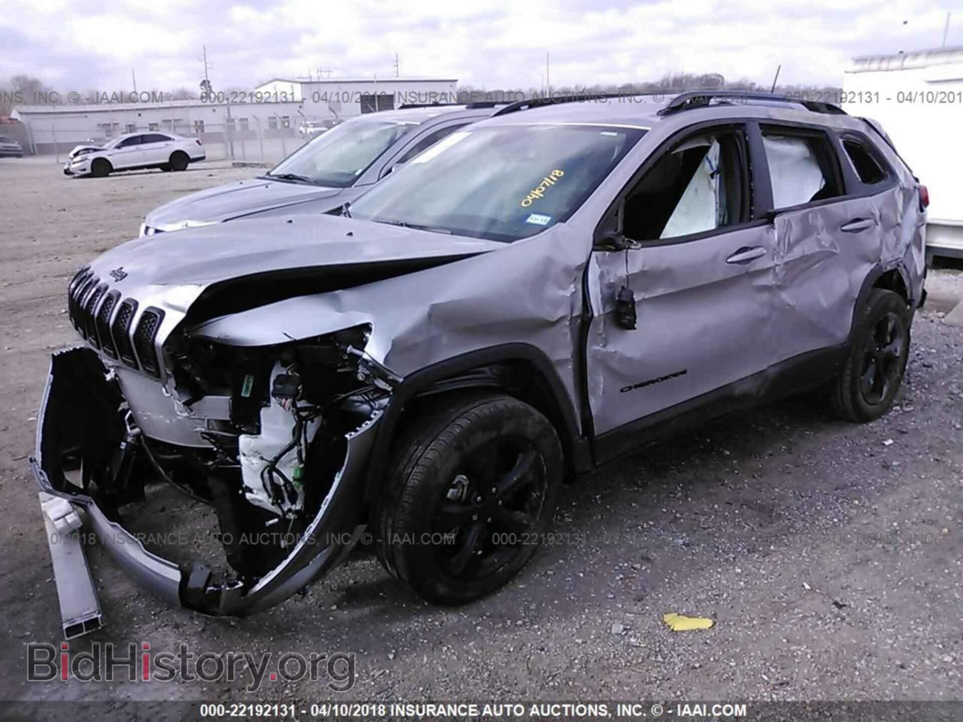 2018 Jeep Cherokee - VIN: 1C4PJMCX7JD526115 - Фото 2