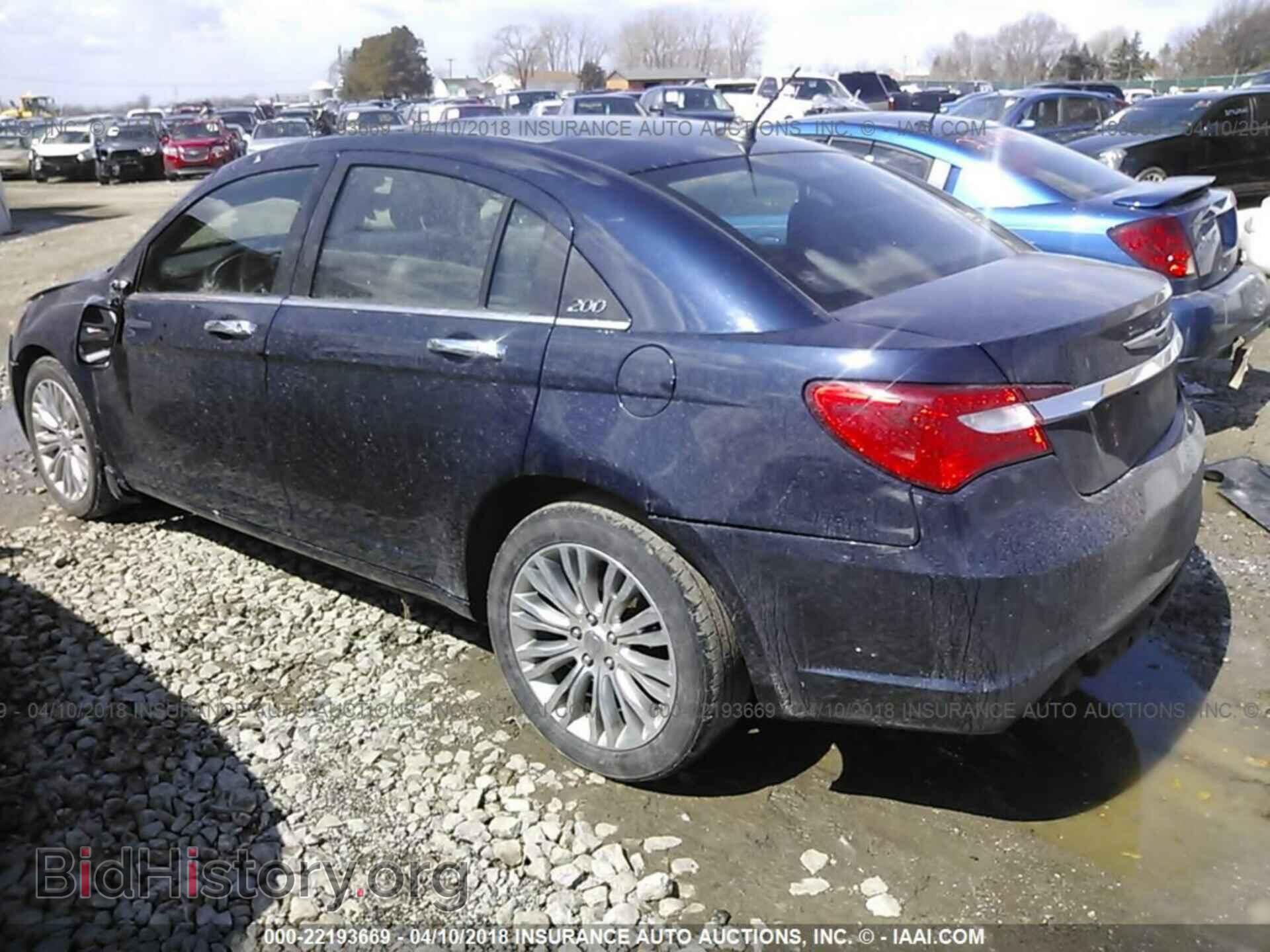 2013 Chrysler 200 - VIN: 1C3CCBCG2DN553156 - Photo 3