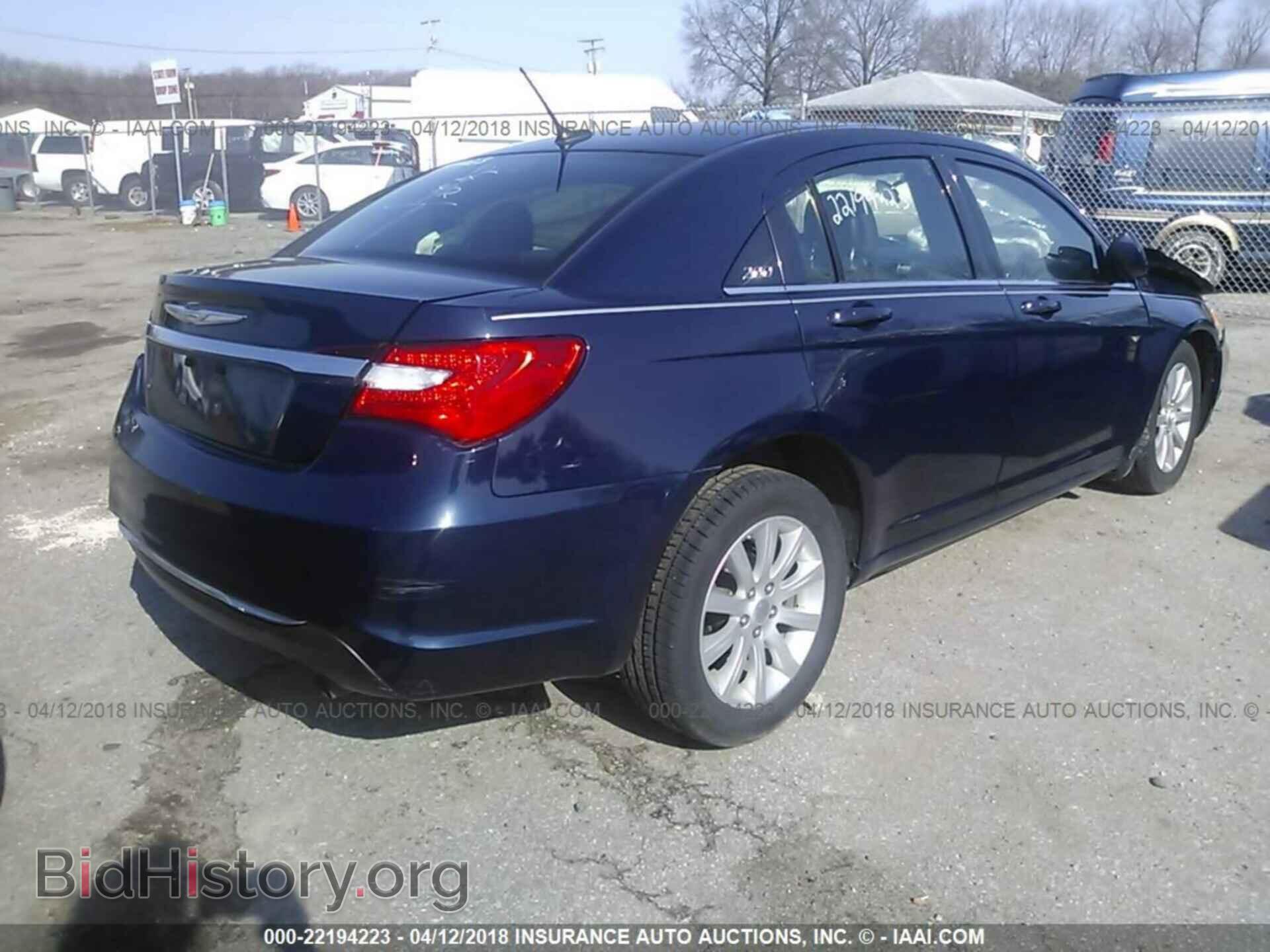 2014 Chrysler 200 - VIN: 1C3CCBBB6EN100942 - Photo 4