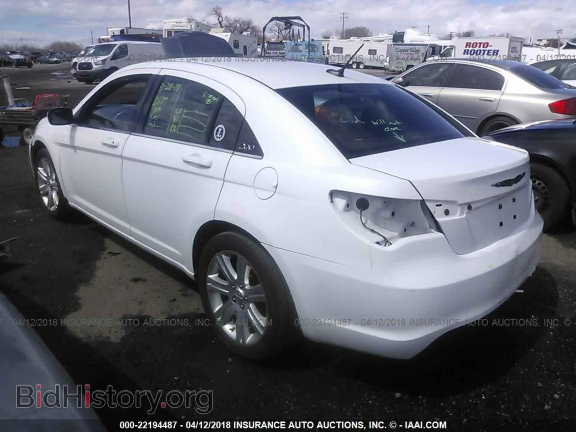 2013 Chrysler 200 - VIN: 1C3CCBAB8DN705383 - Photo 3