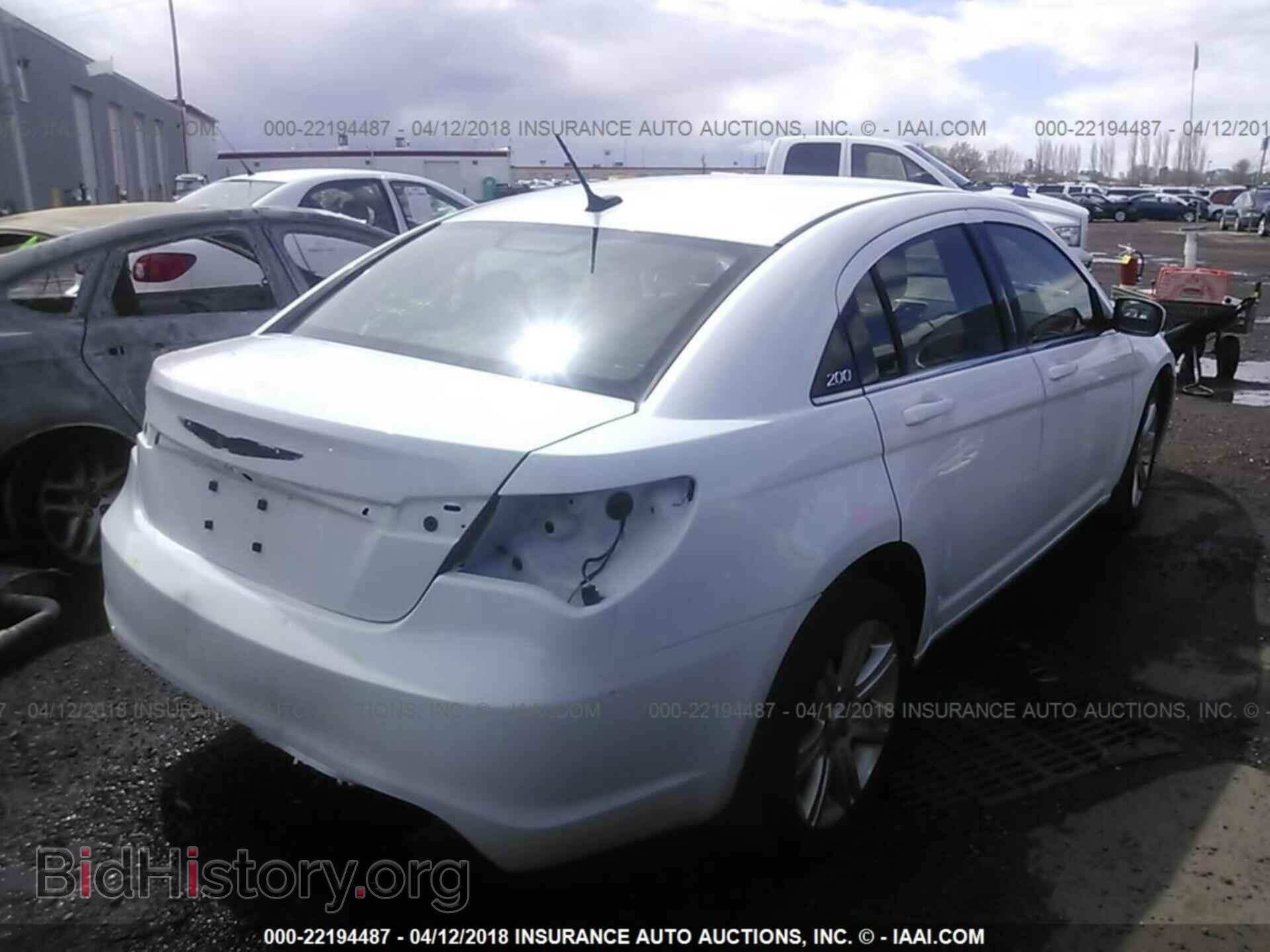 2013 Chrysler 200 - VIN: 1C3CCBAB8DN705383 - Photo 4
